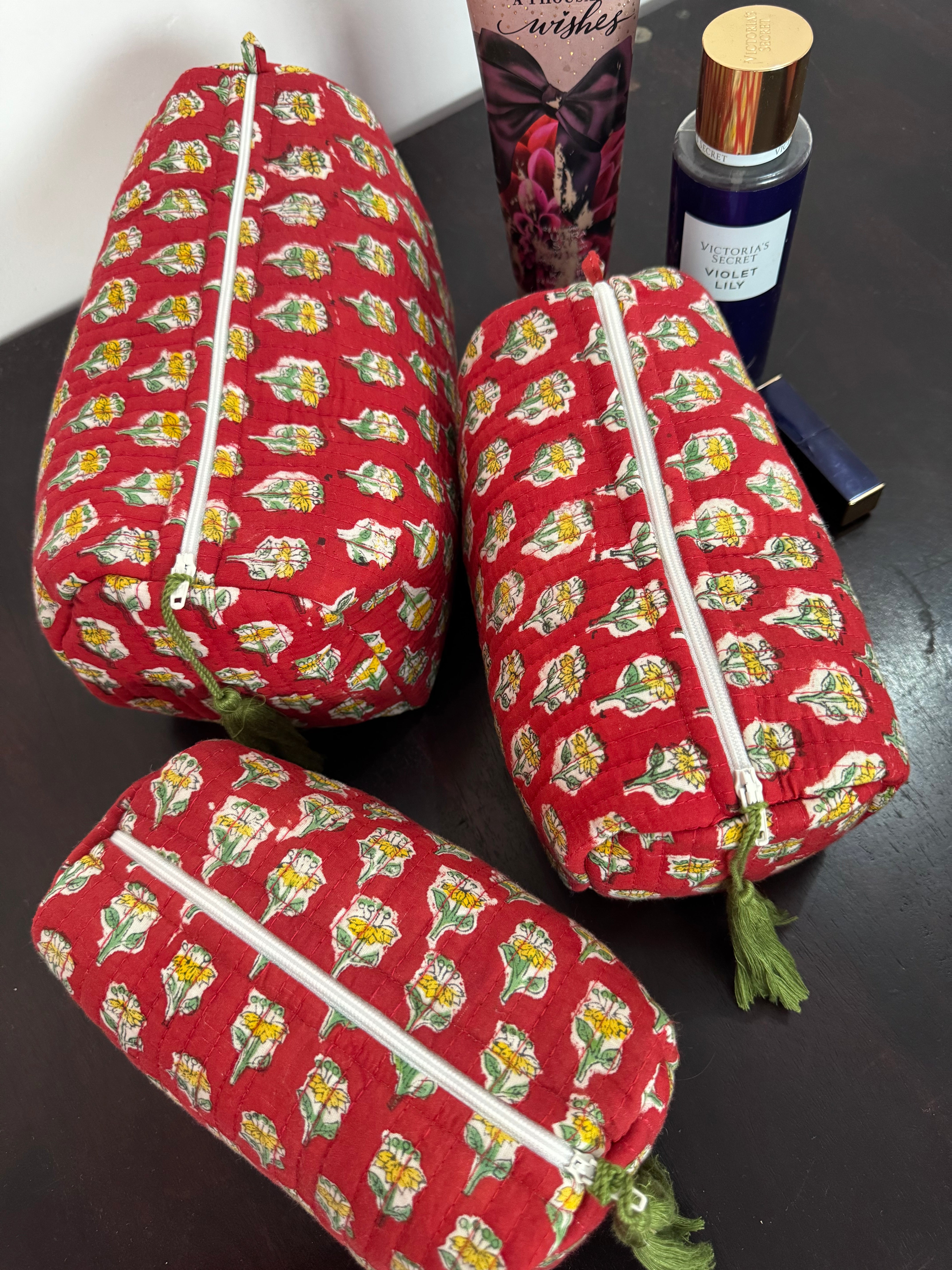 SET OF THREE MULTI PURPOSE TOILETRY BAGS