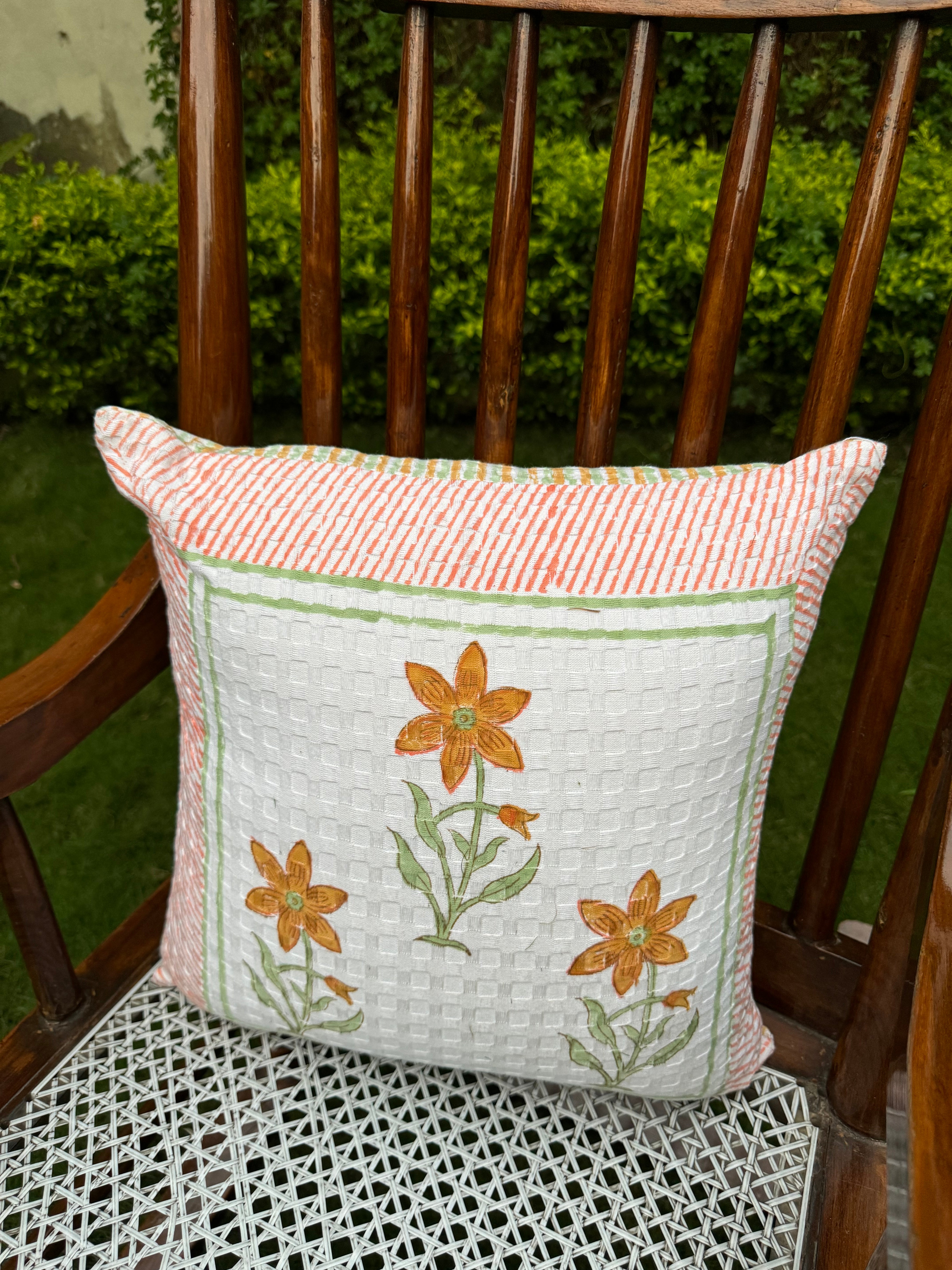 A PAIR OF HANDBLOCK PRINTED 16*16 INCHES CUSHION COVER