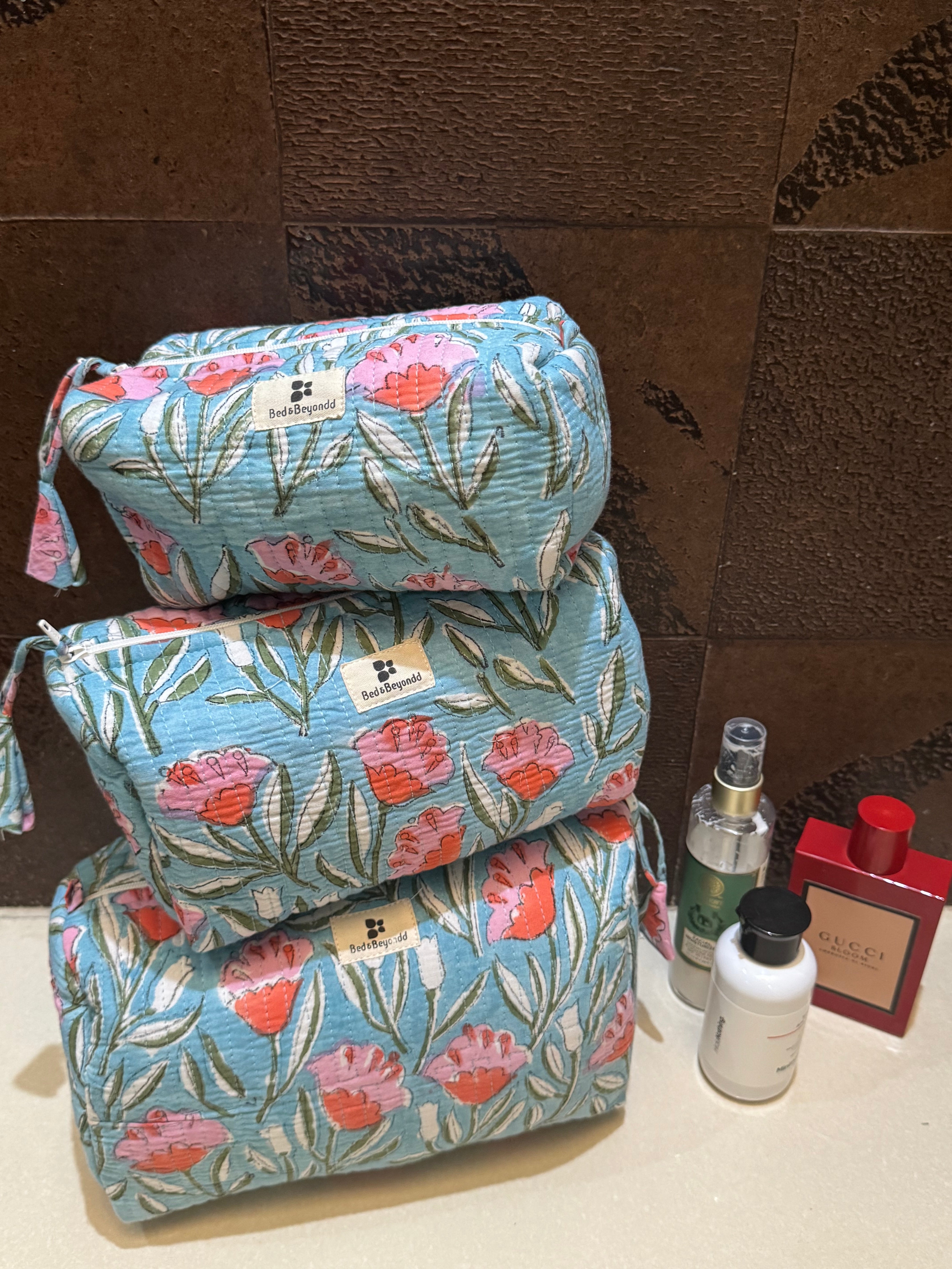 SET OF THREE MULTI PURPOSE TOILETRY BAGS