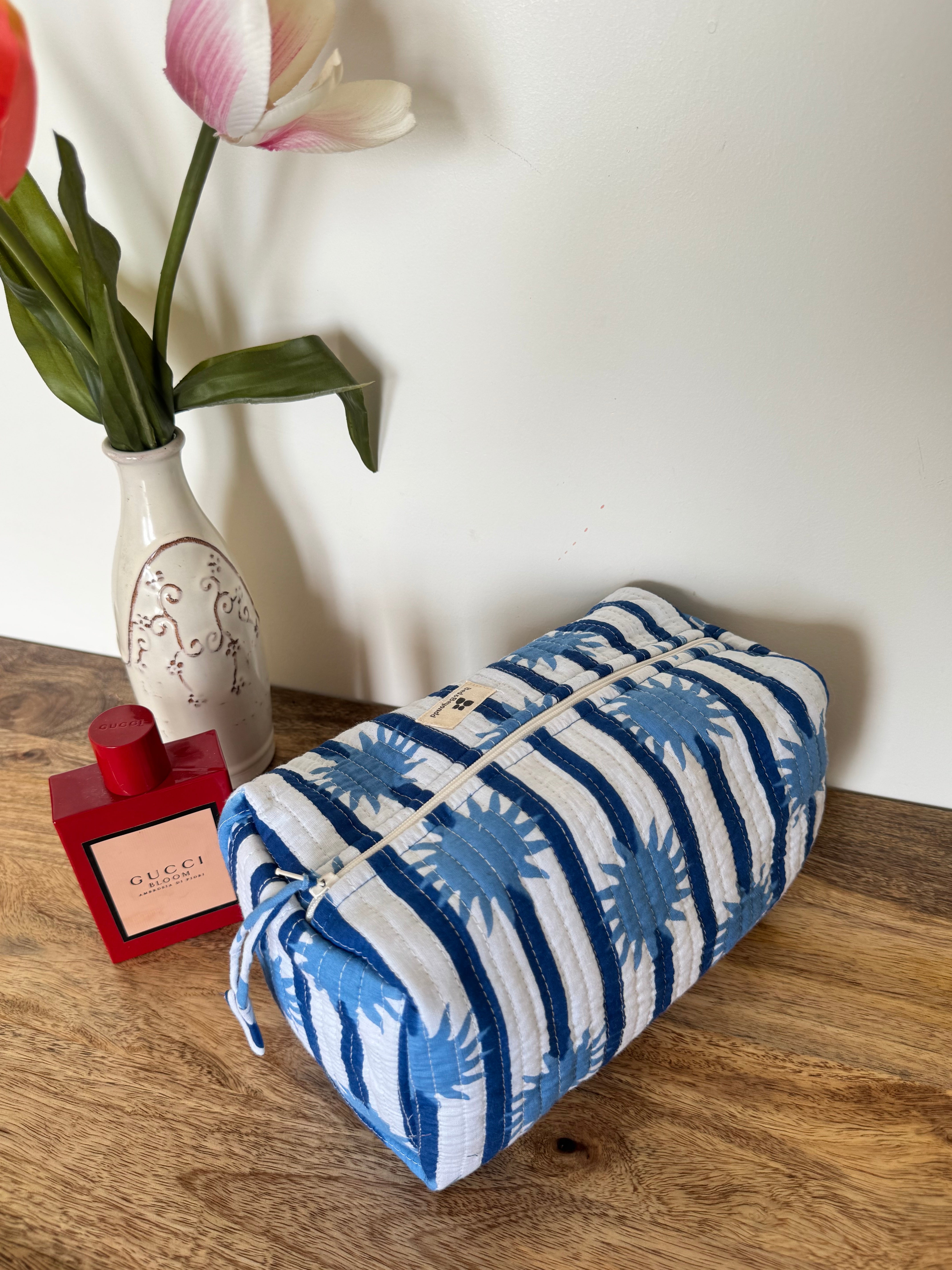 MULTI PURPOSE TOILETRY BAG
