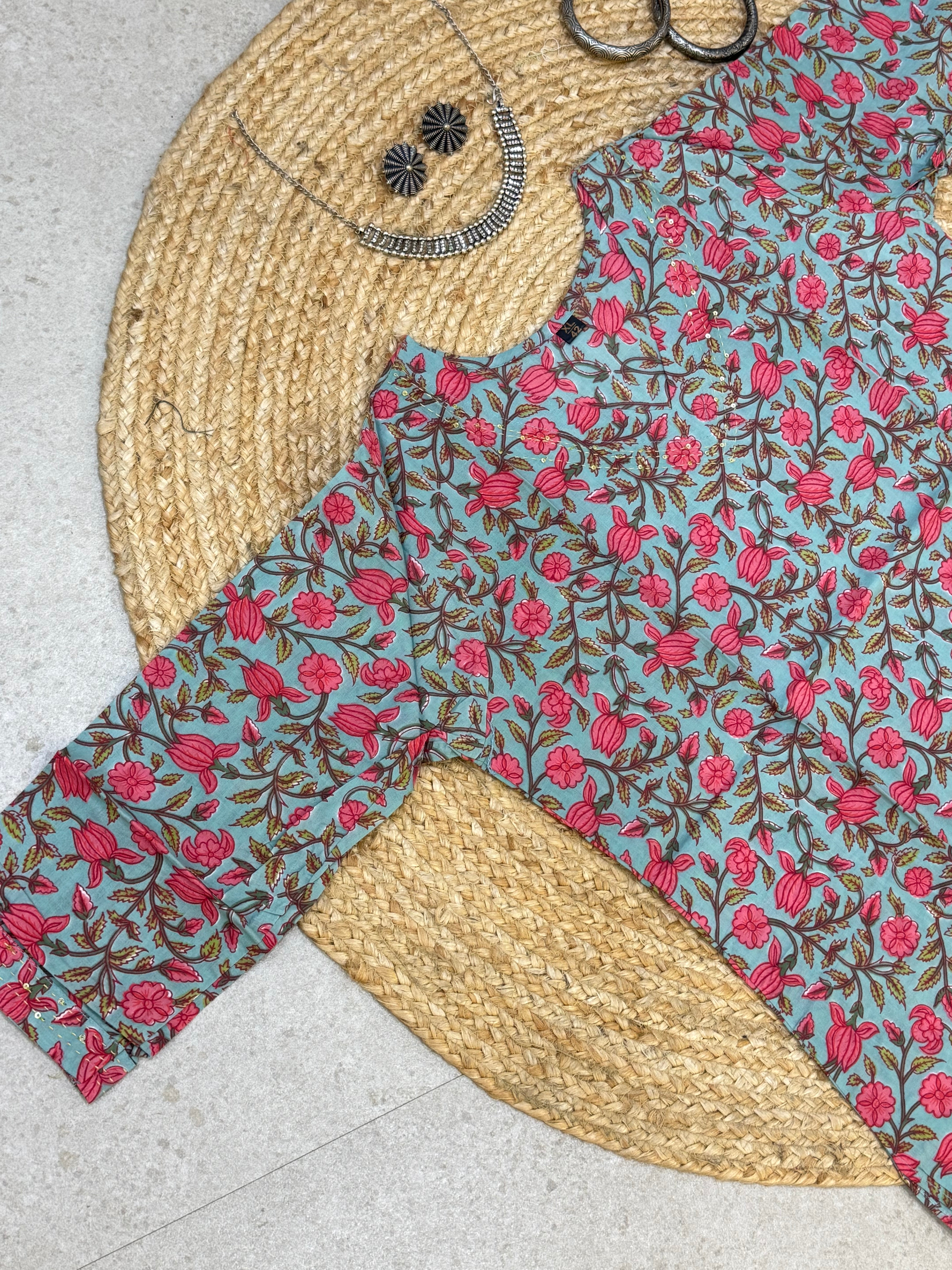 V NECK SHORT LENGTH COTTON KURTA