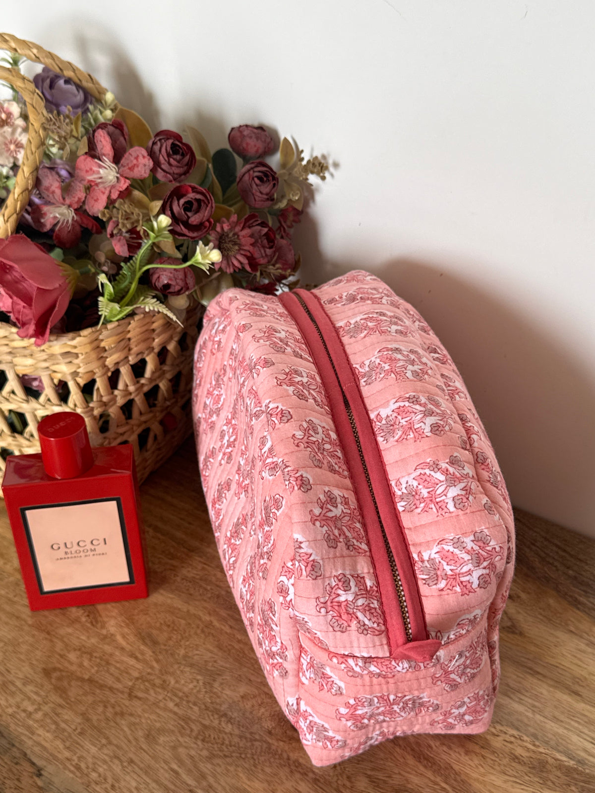 TOILETRY BAG WITH METAL ZIP
