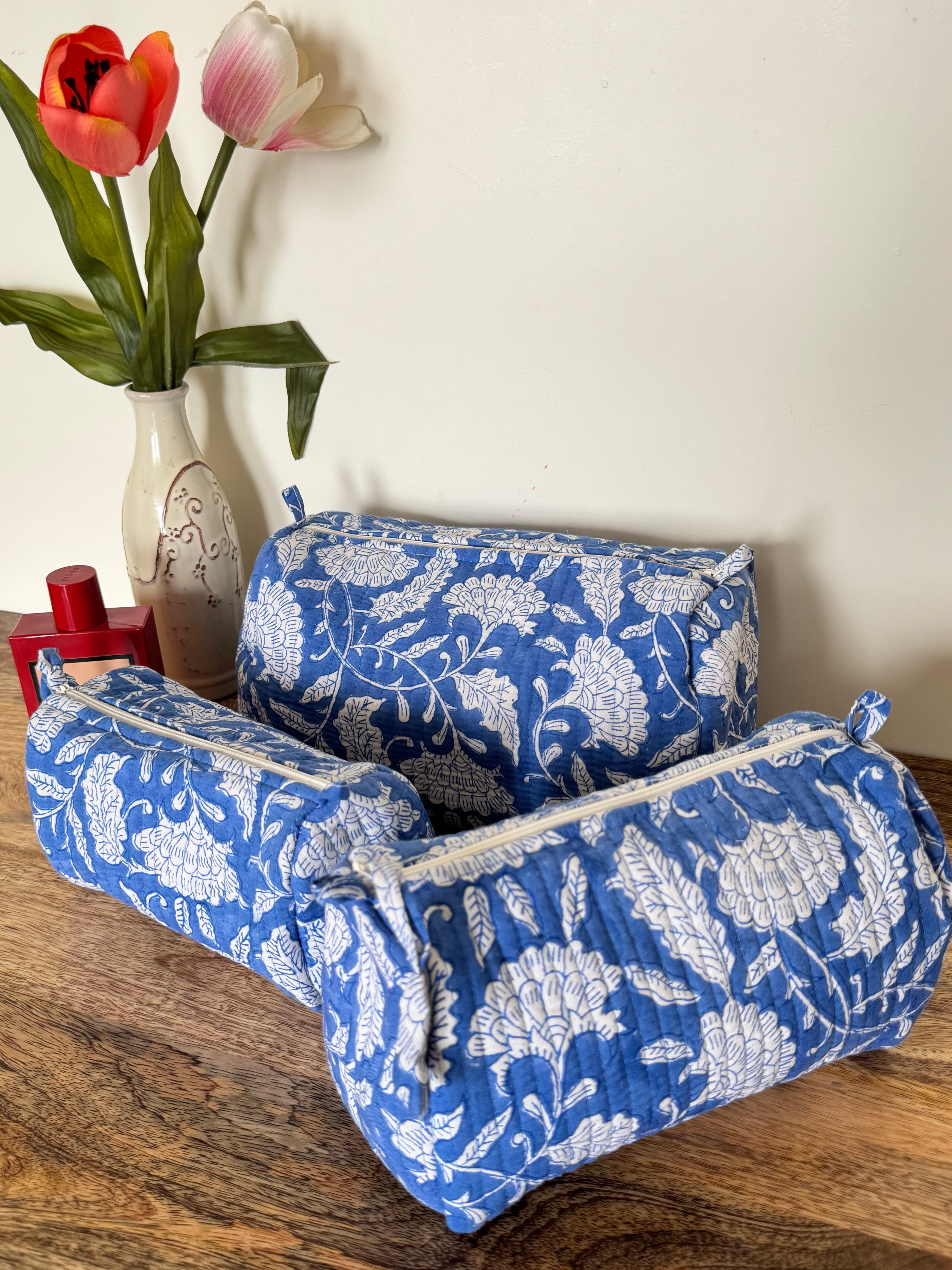 SET OF THREE MULTI PURPOSE TOILETRY BAGS