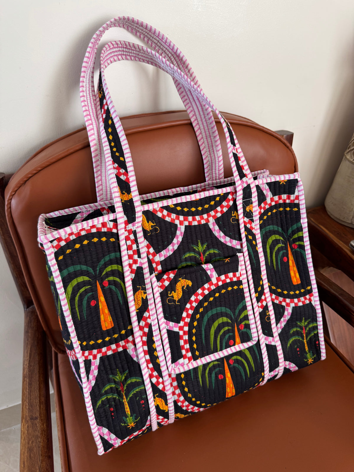 MEDIUM TOTE BAG WITH THREE POCKETS