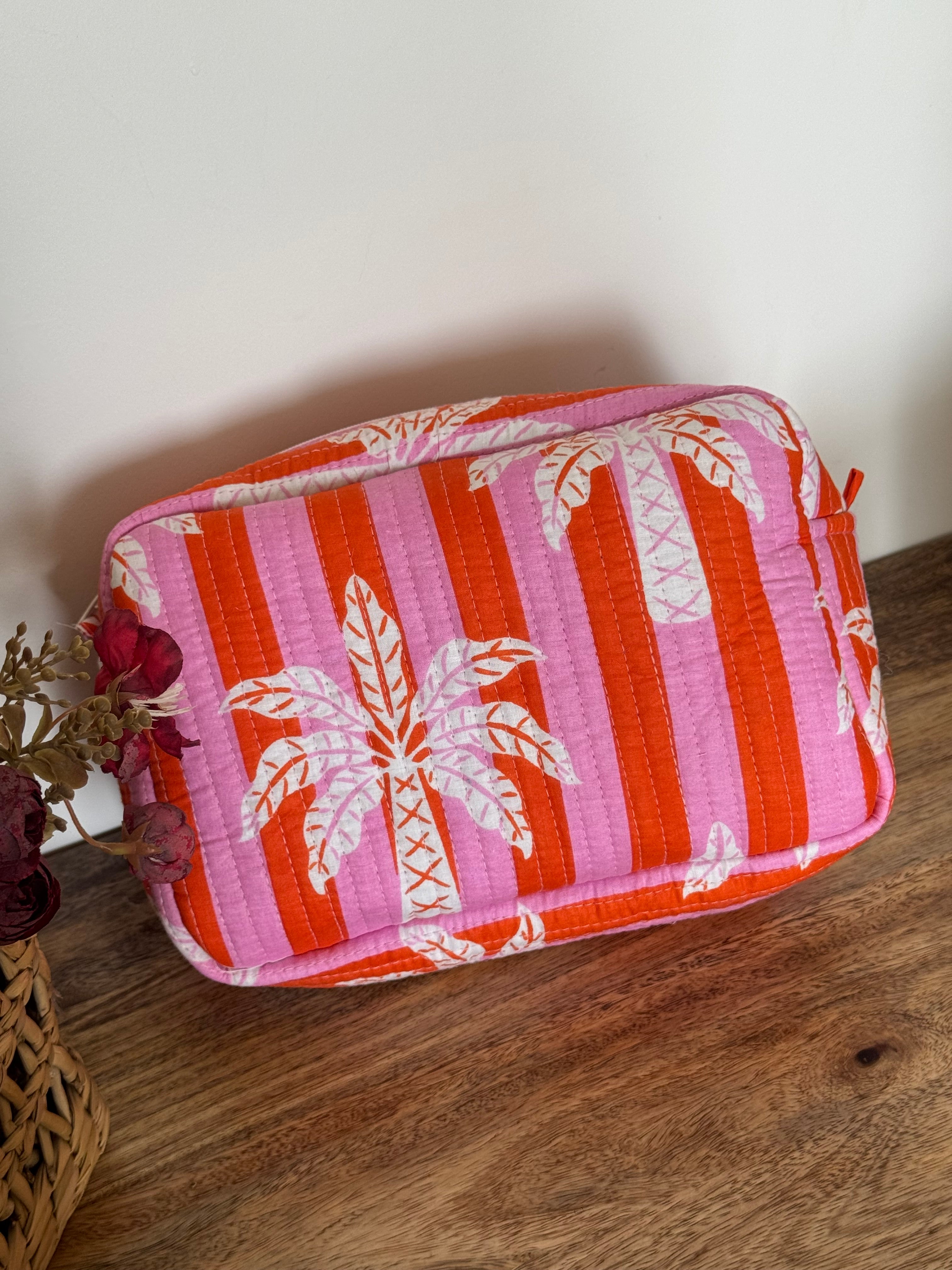 MULTI PURPOSE TOILETRY BAG