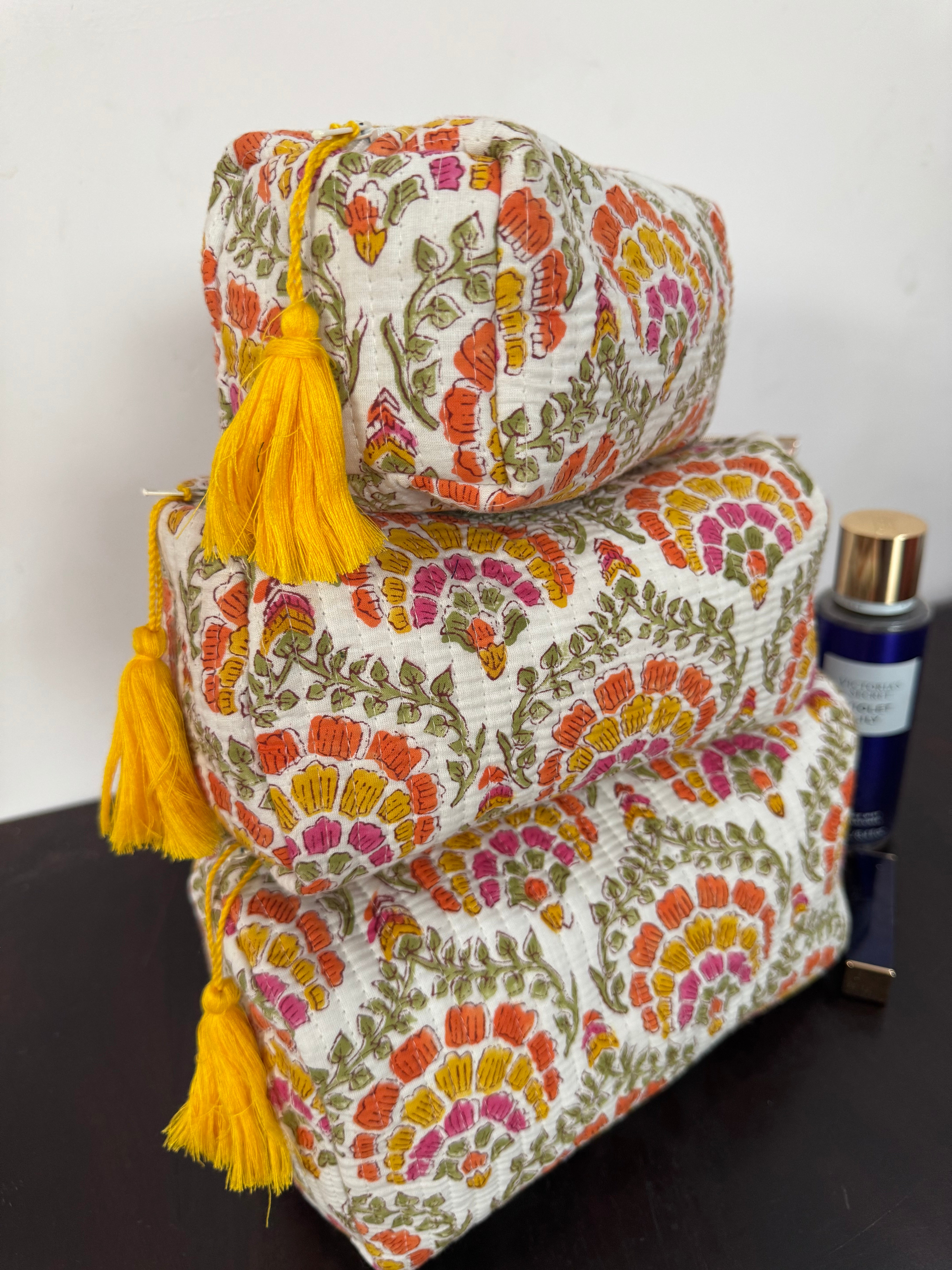 SET OF THREE MULTI PURPOSE TOILETRY BAGS