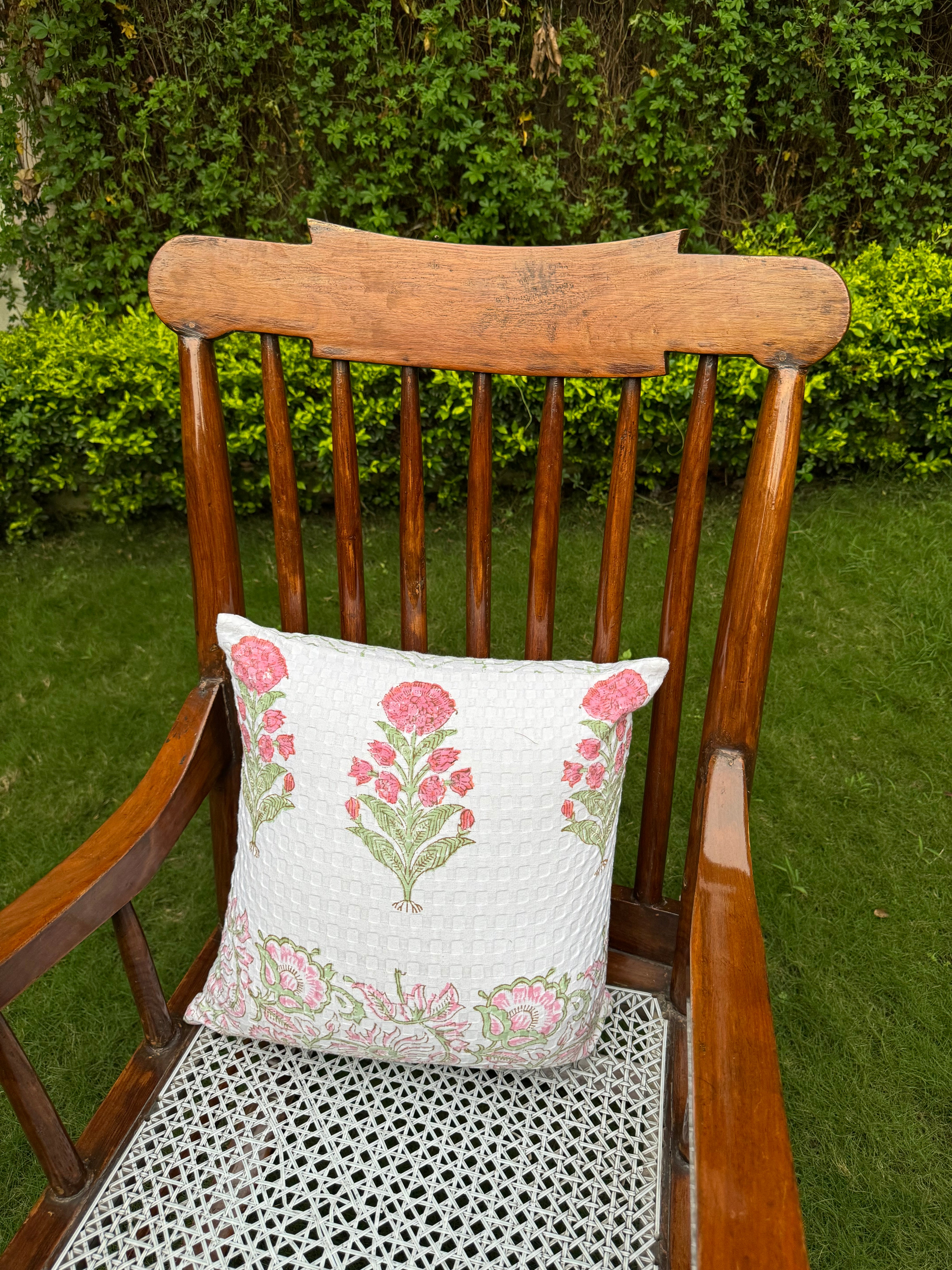 A PAIR OF HANDBLOCK PRINTED 16*16 INCHES CUSHION COVER