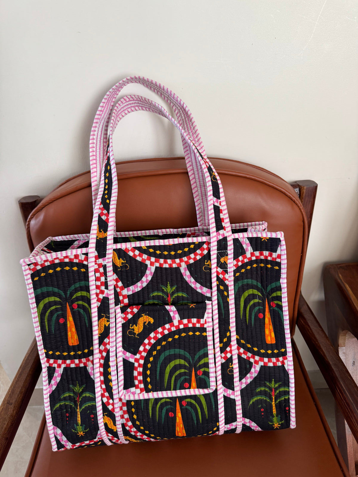 MEDIUM TOTE BAG WITH THREE POCKETS