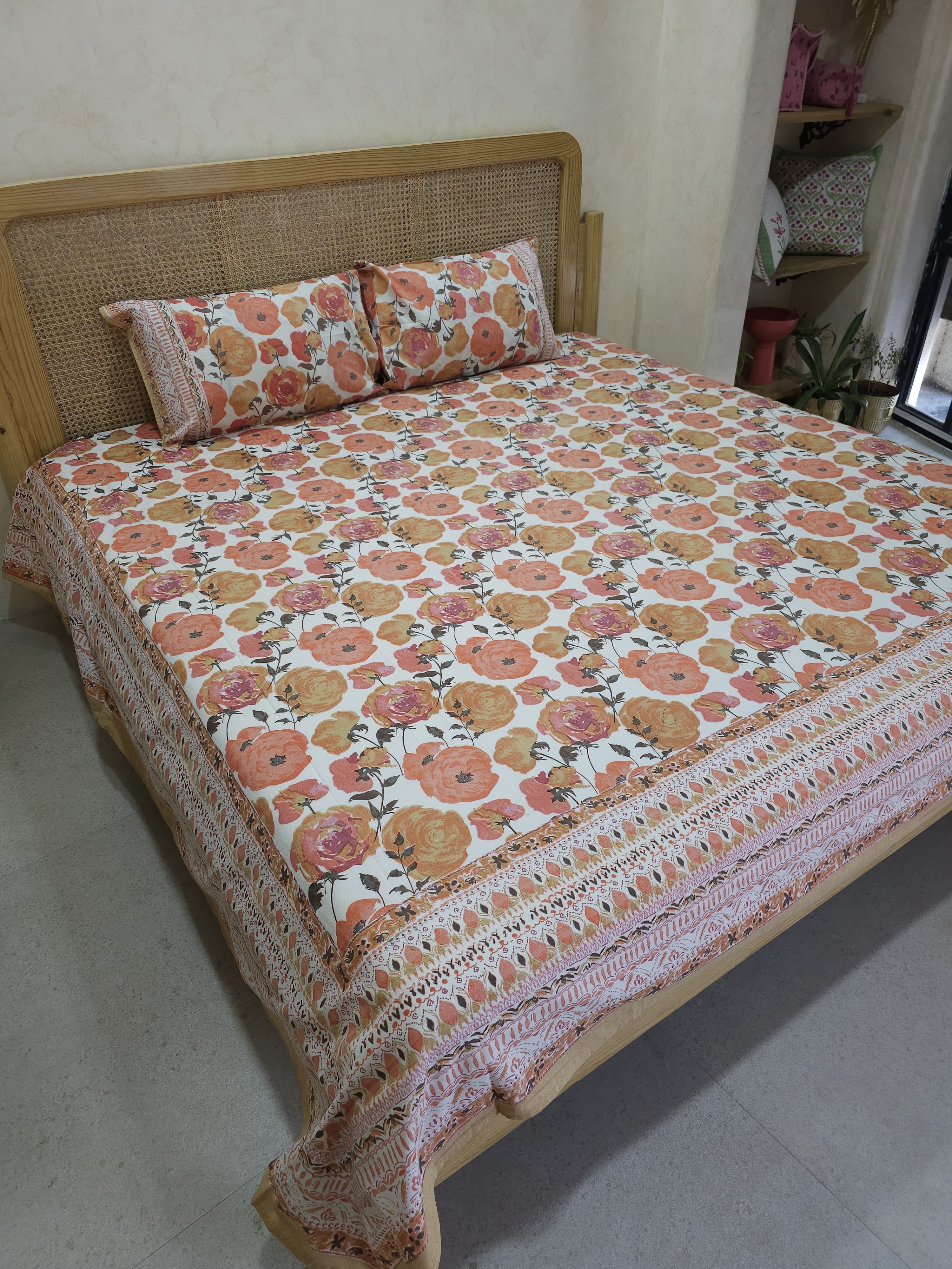 RANGREZ BEDSHEET WITH TWO REVERSIBLE PILLOW COVERS