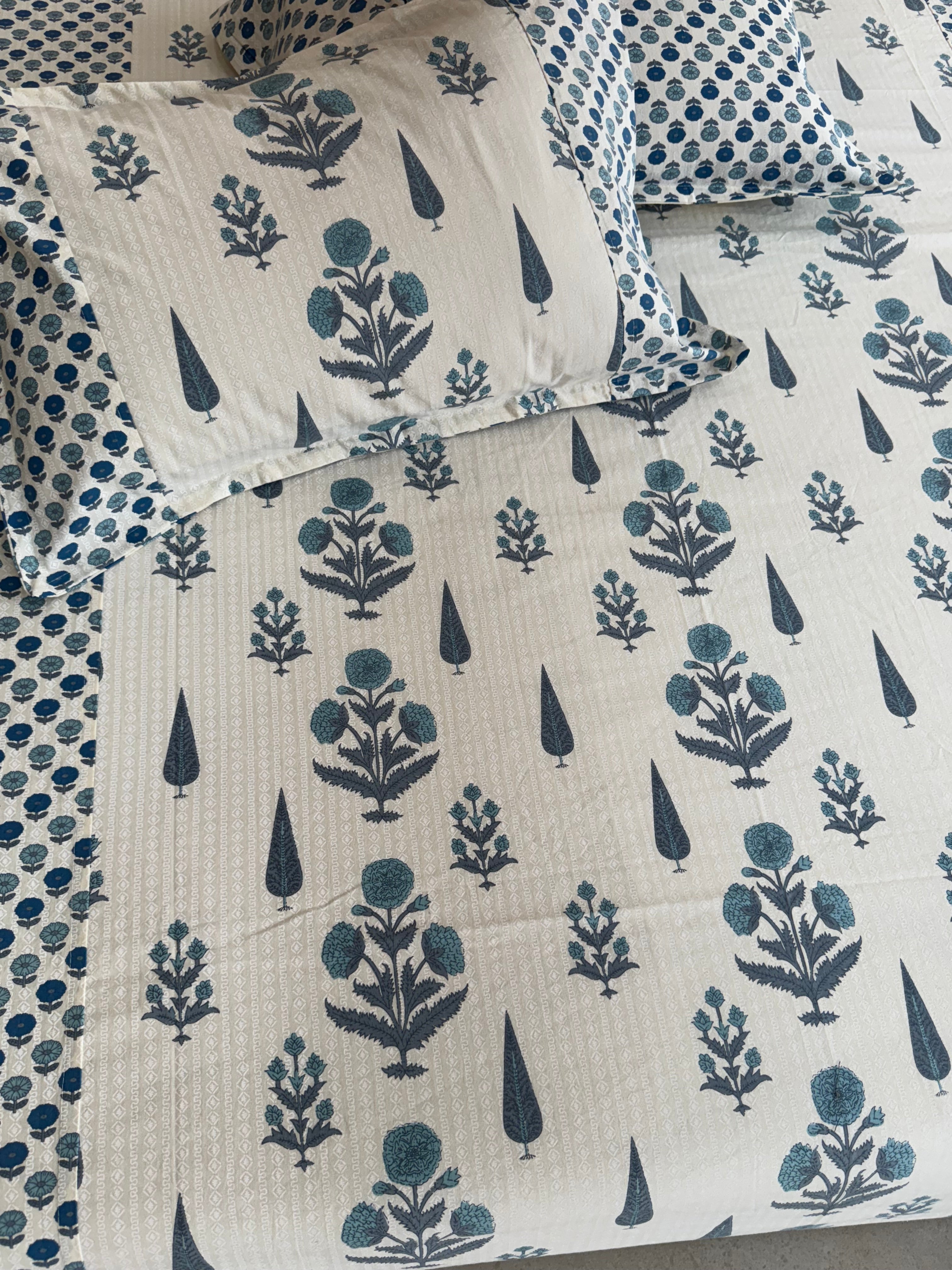 KANAK BEDSHEET WITH TWO PILLOW CASES