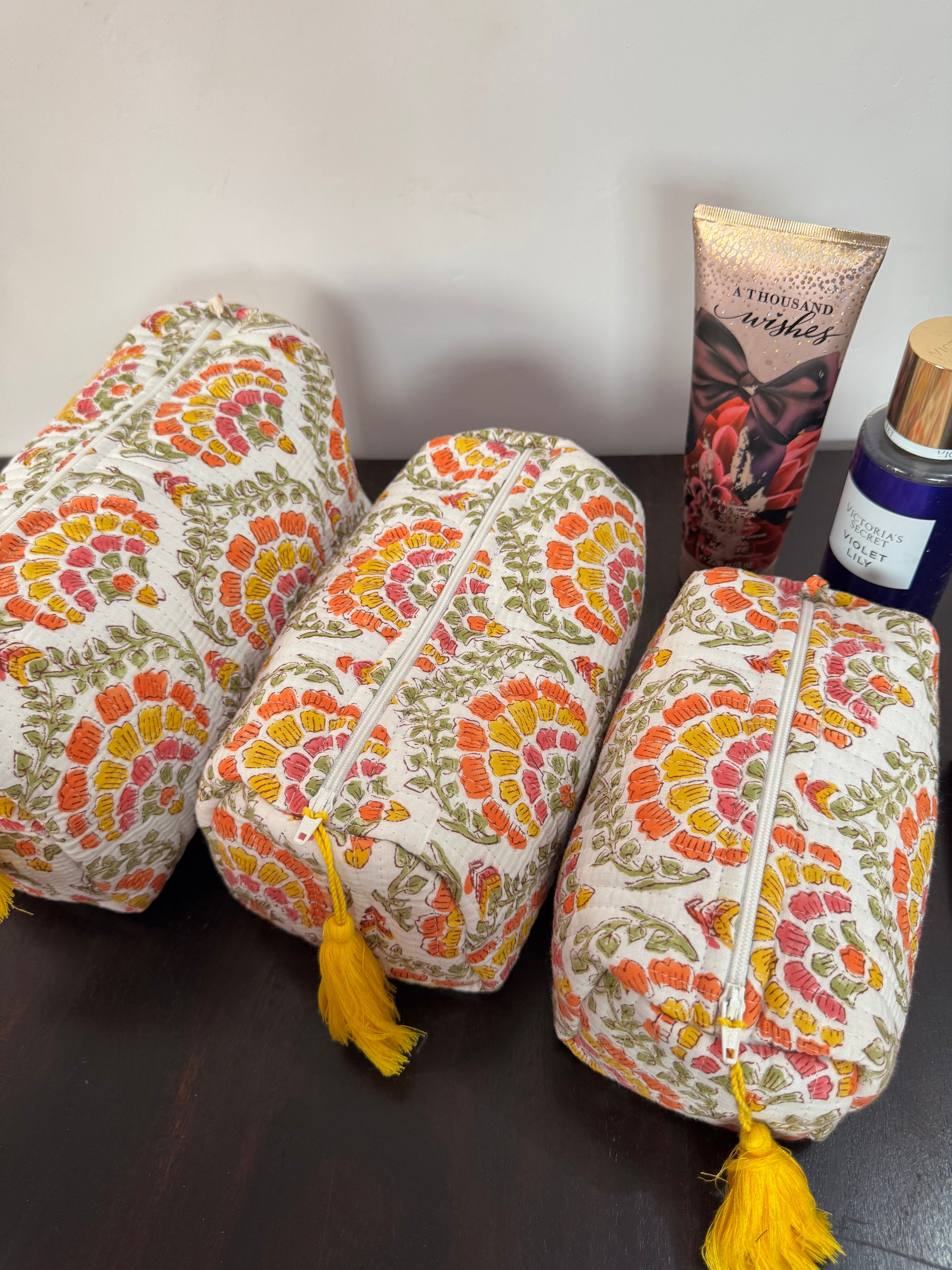 SET OF THREE MULTI PURPOSE TOILETRY BAGS