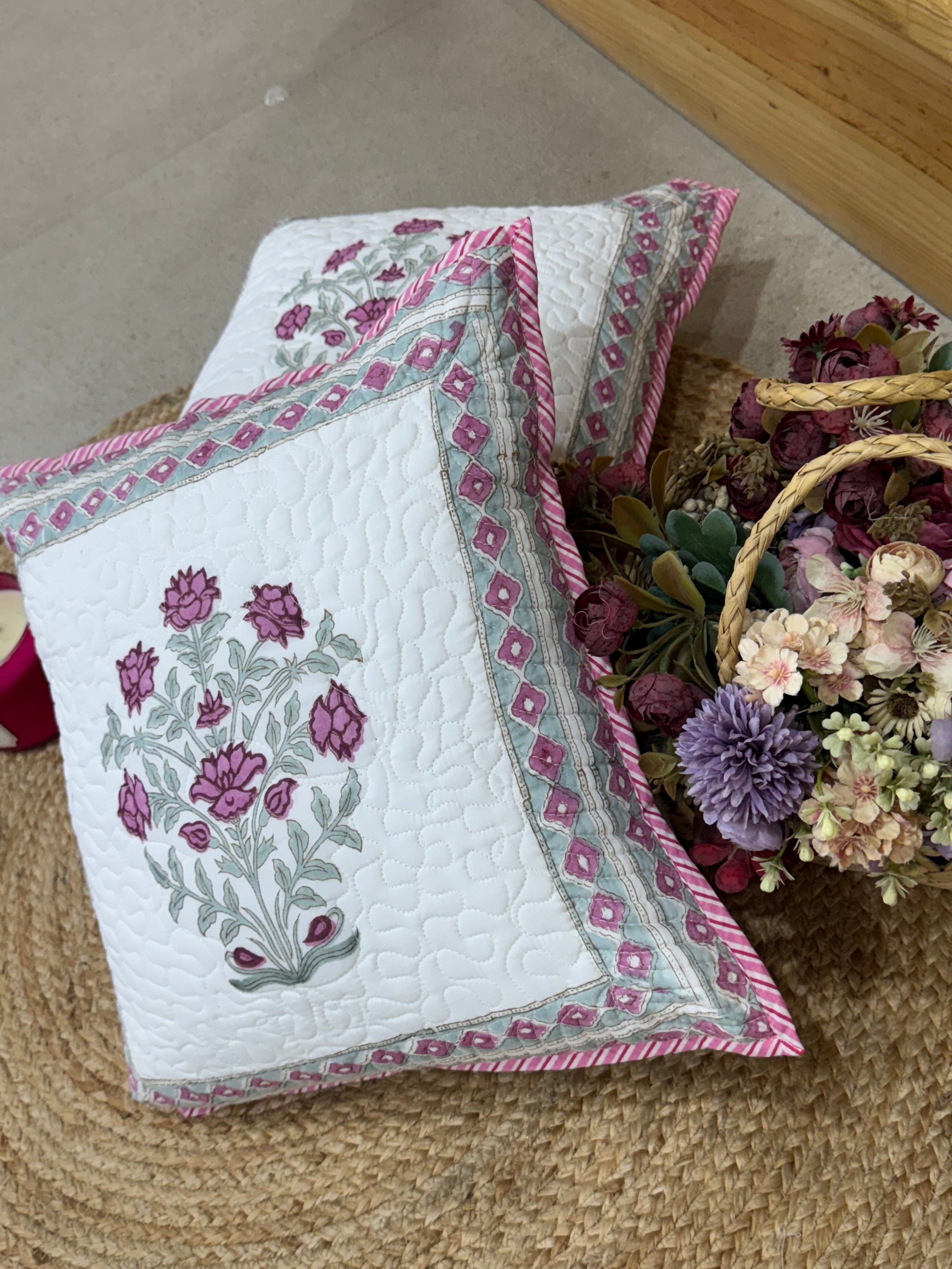 A PAIR OF QUILTED HANDBLOCK PRINTED 16*16 INCHES CUSHION