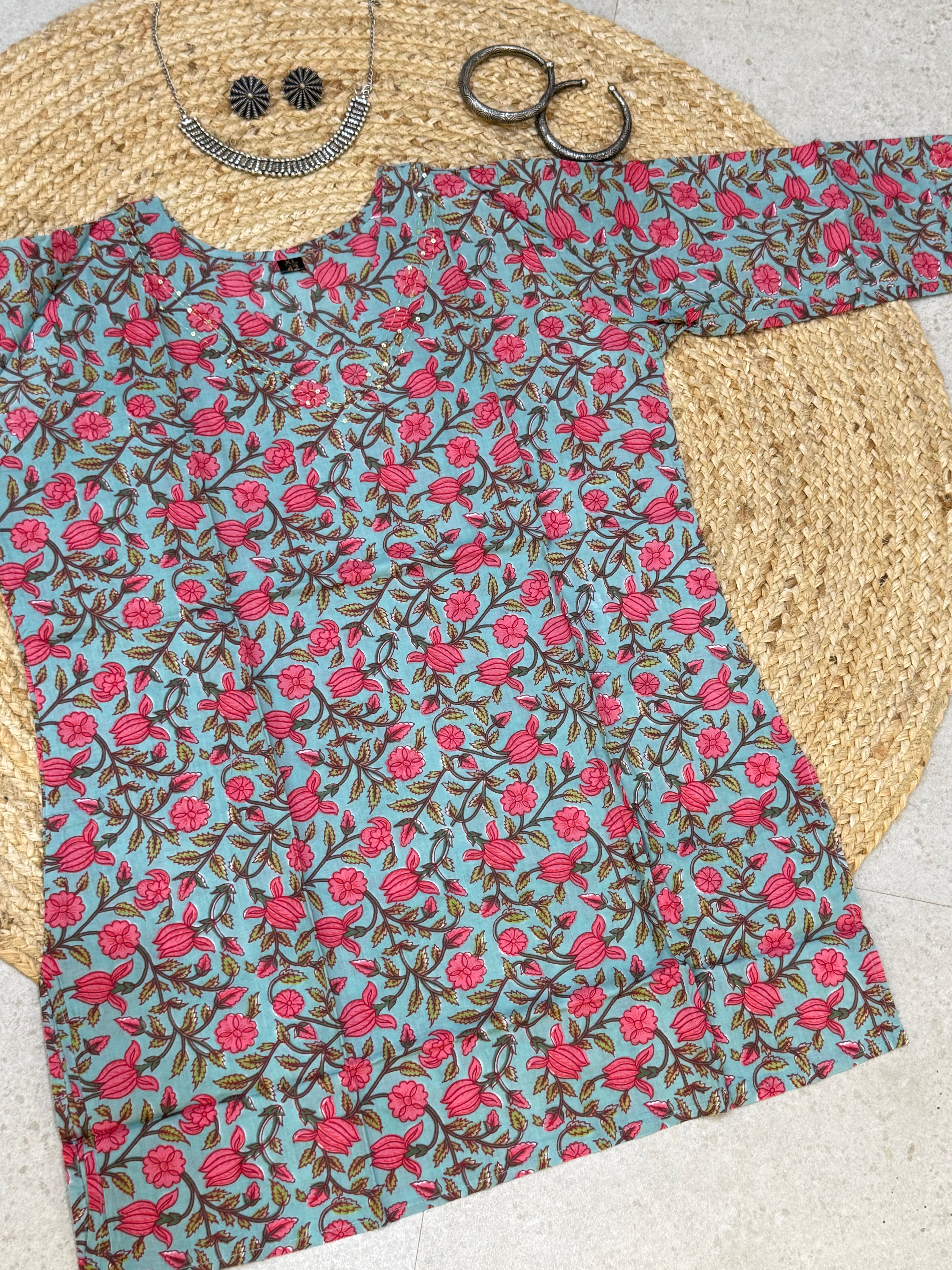 V NECK SHORT LENGTH COTTON KURTA