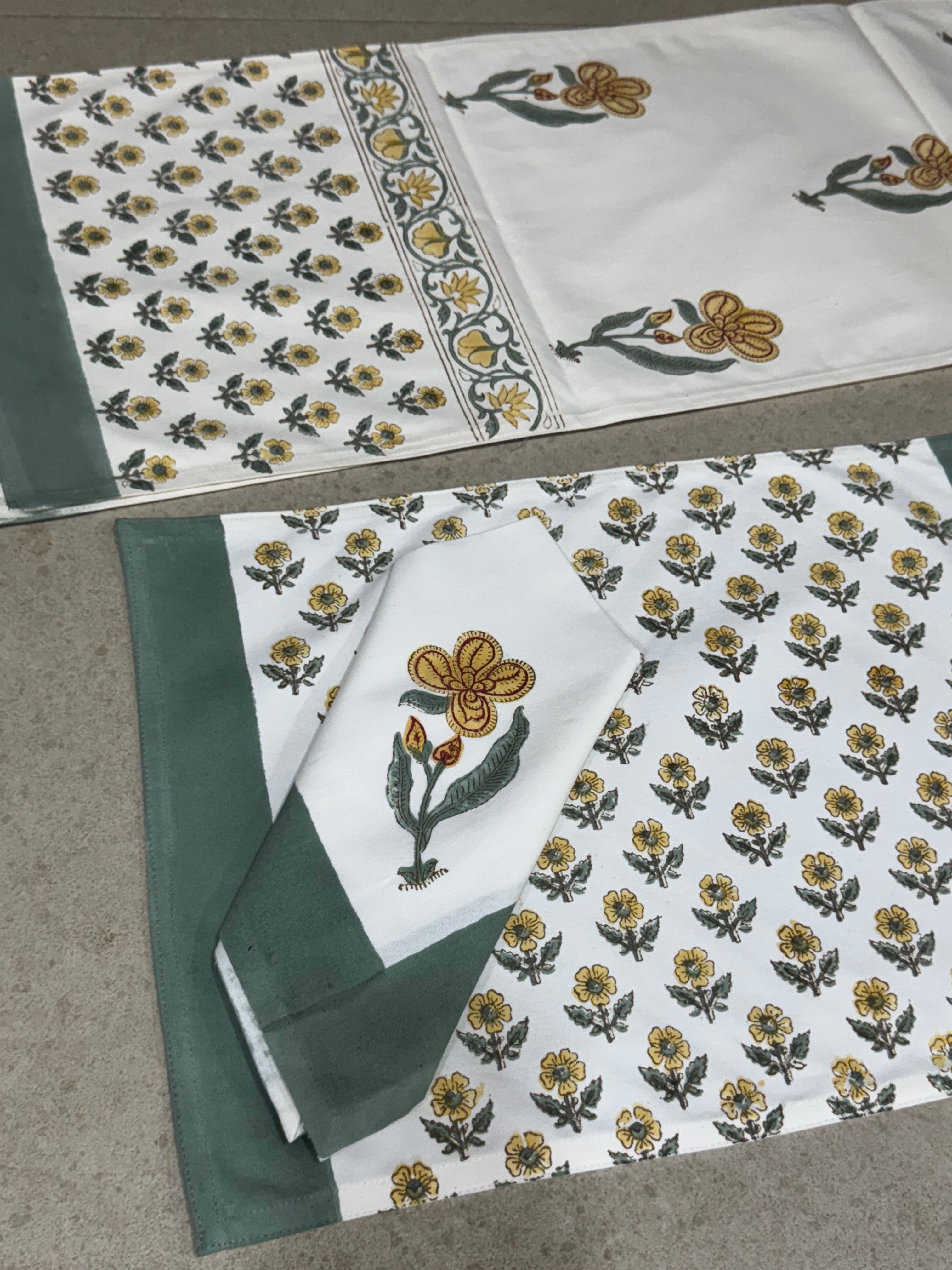 SIX SEATER TABLE RUNNER , SIX MATS AND SIX NAPKIN SET