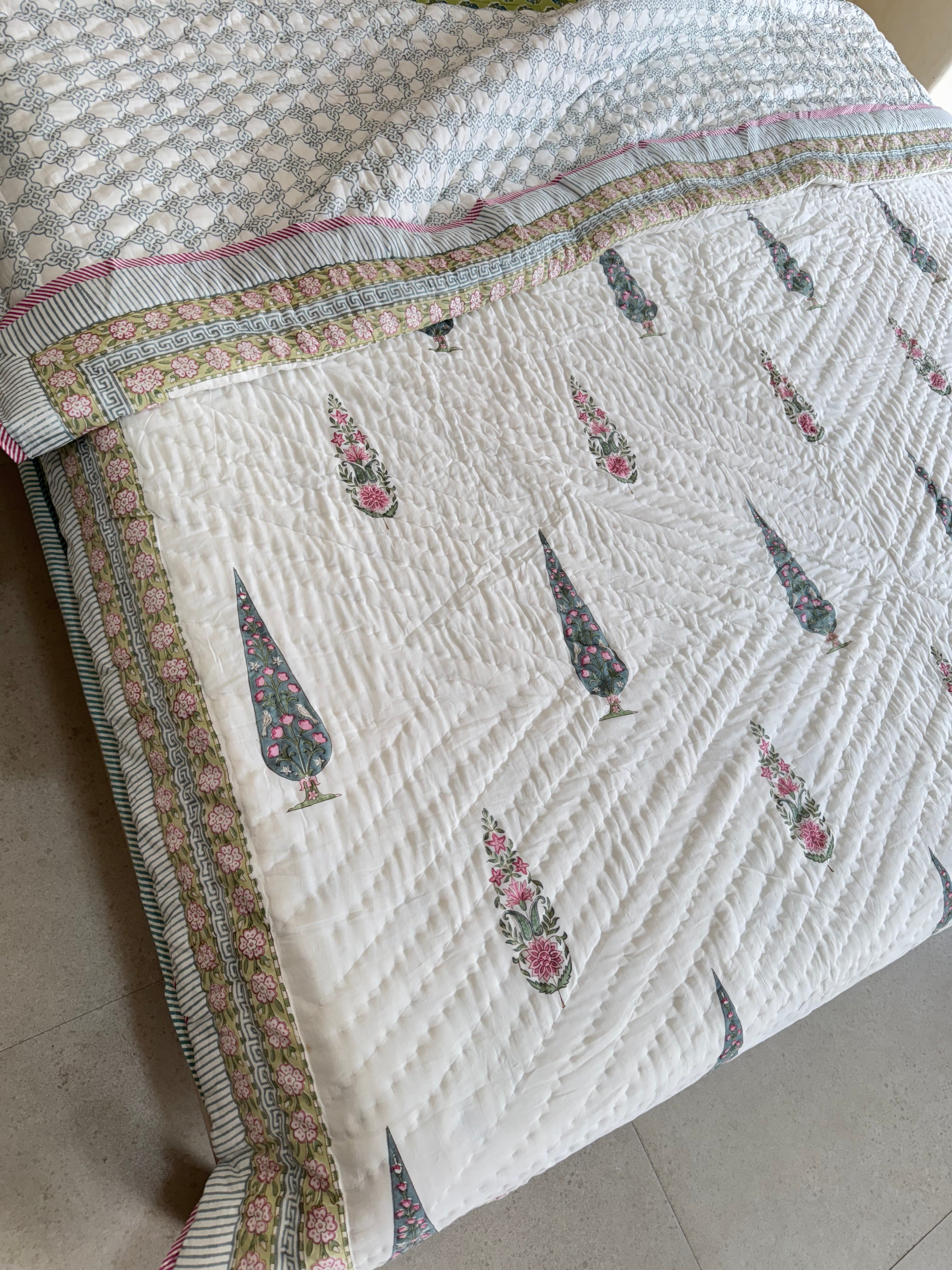 HAND BLOCK PRINTED REVERSIBLE QUILT (DOUBLE BED)