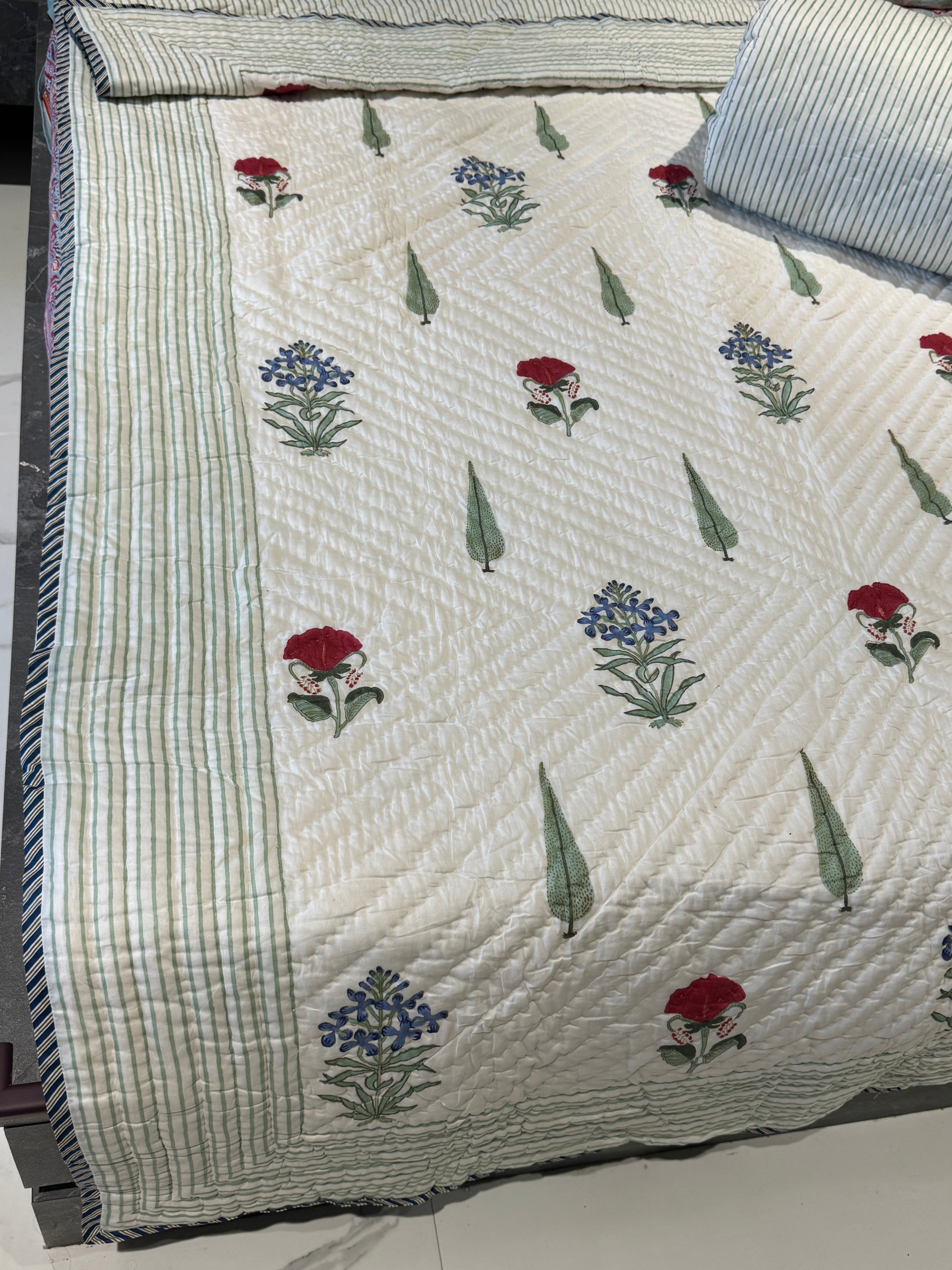 HIBISCUS HANDBLOCK PRINTED SINGLE QUILT