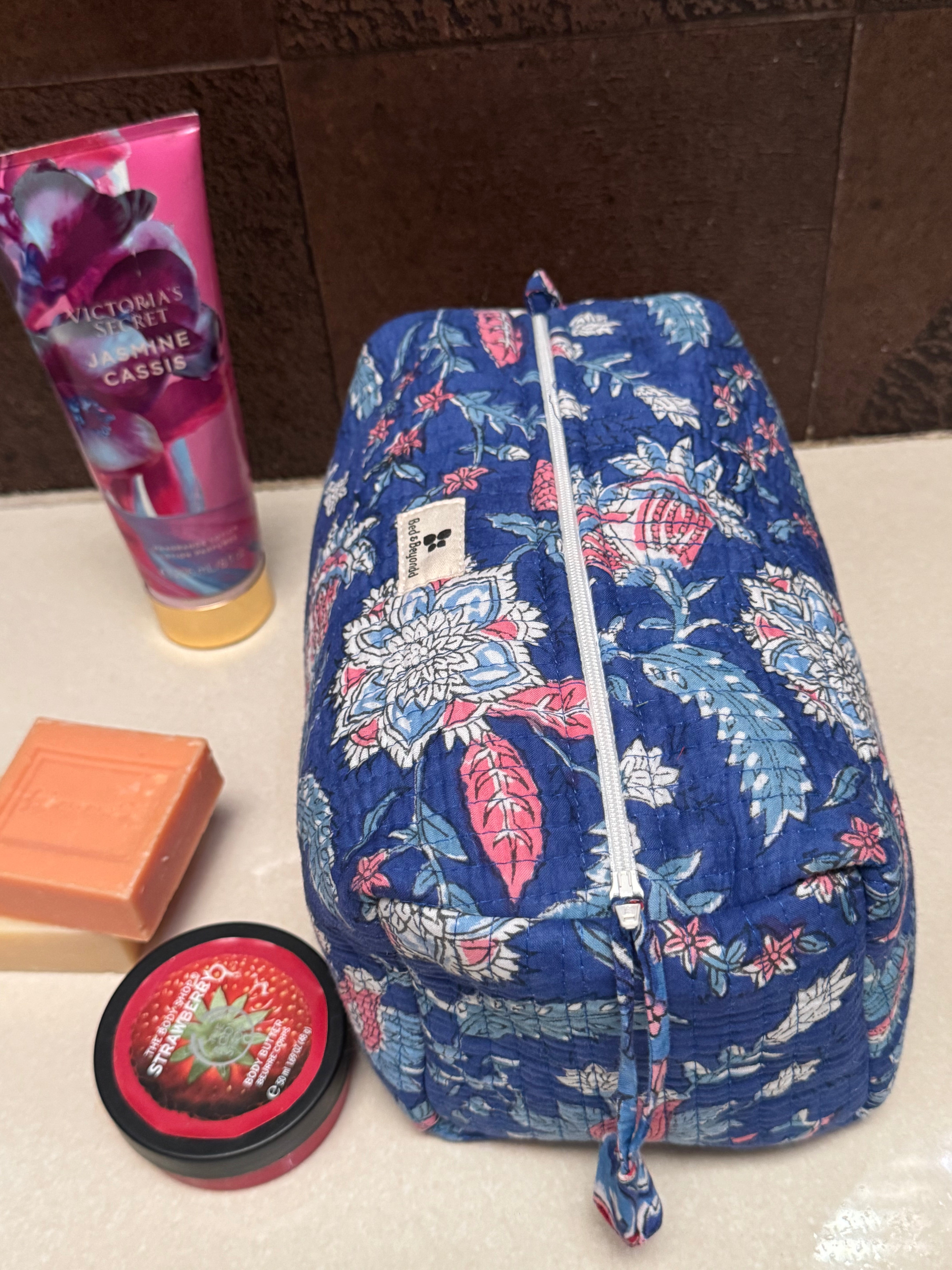 MULTI PURPOSE TOILETRY BAG