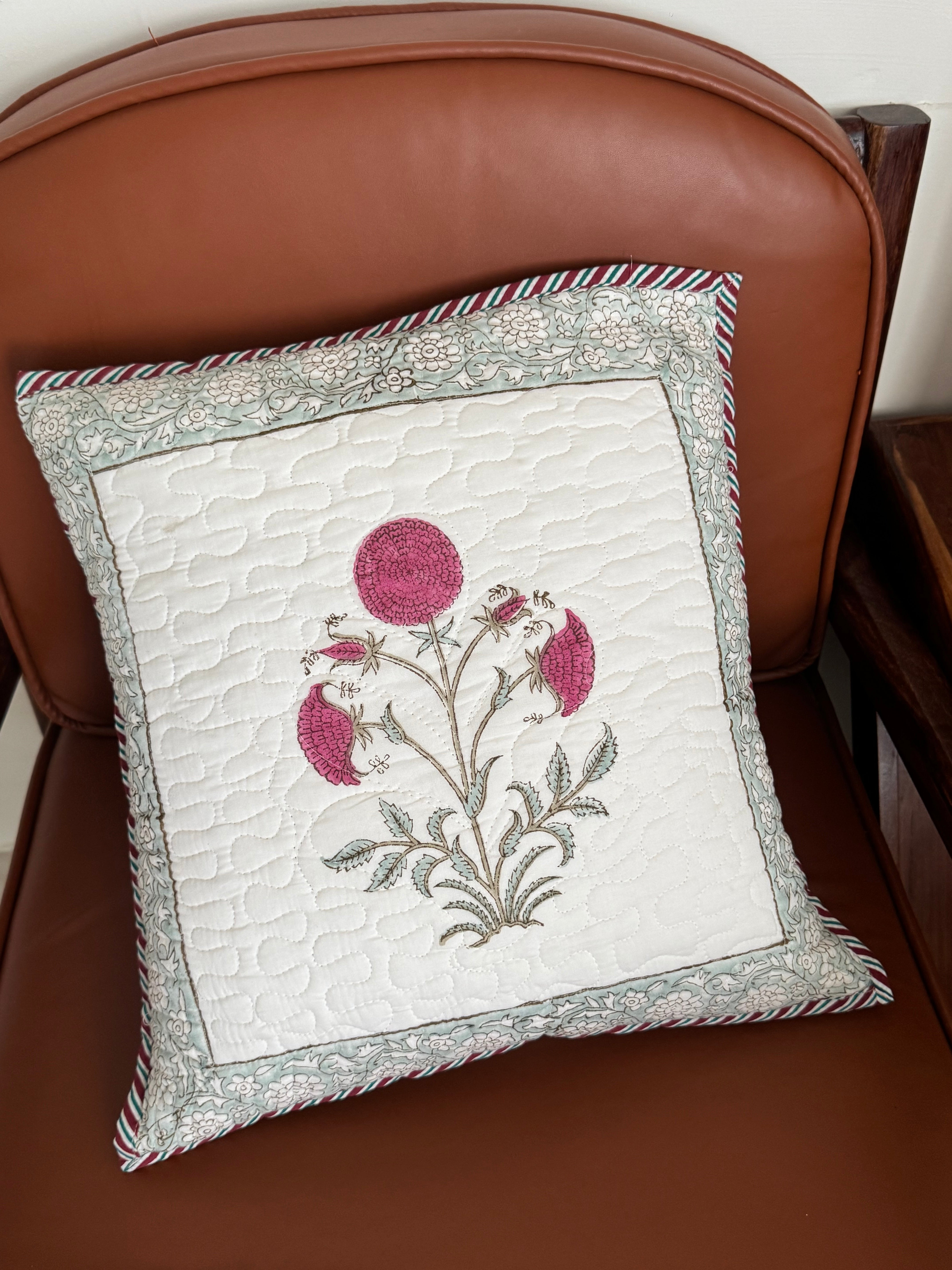 A PAIR OF QUILTED HANDBLOCK PRINTED 16*16 INCHES CUSHION