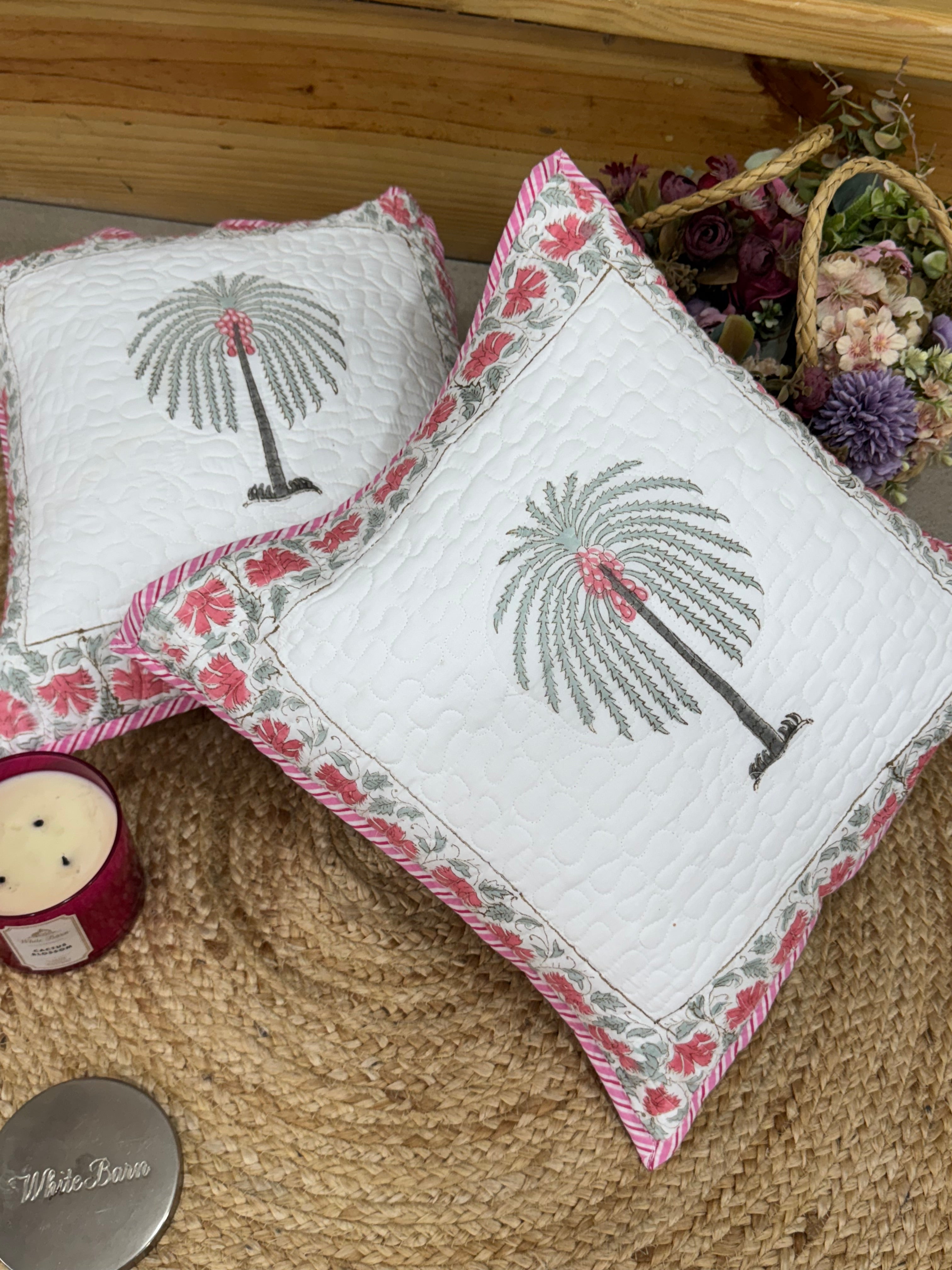 A PAIR OF QUILTED HANDBLOCK PRINTED 16*16 INCHES CUSHION