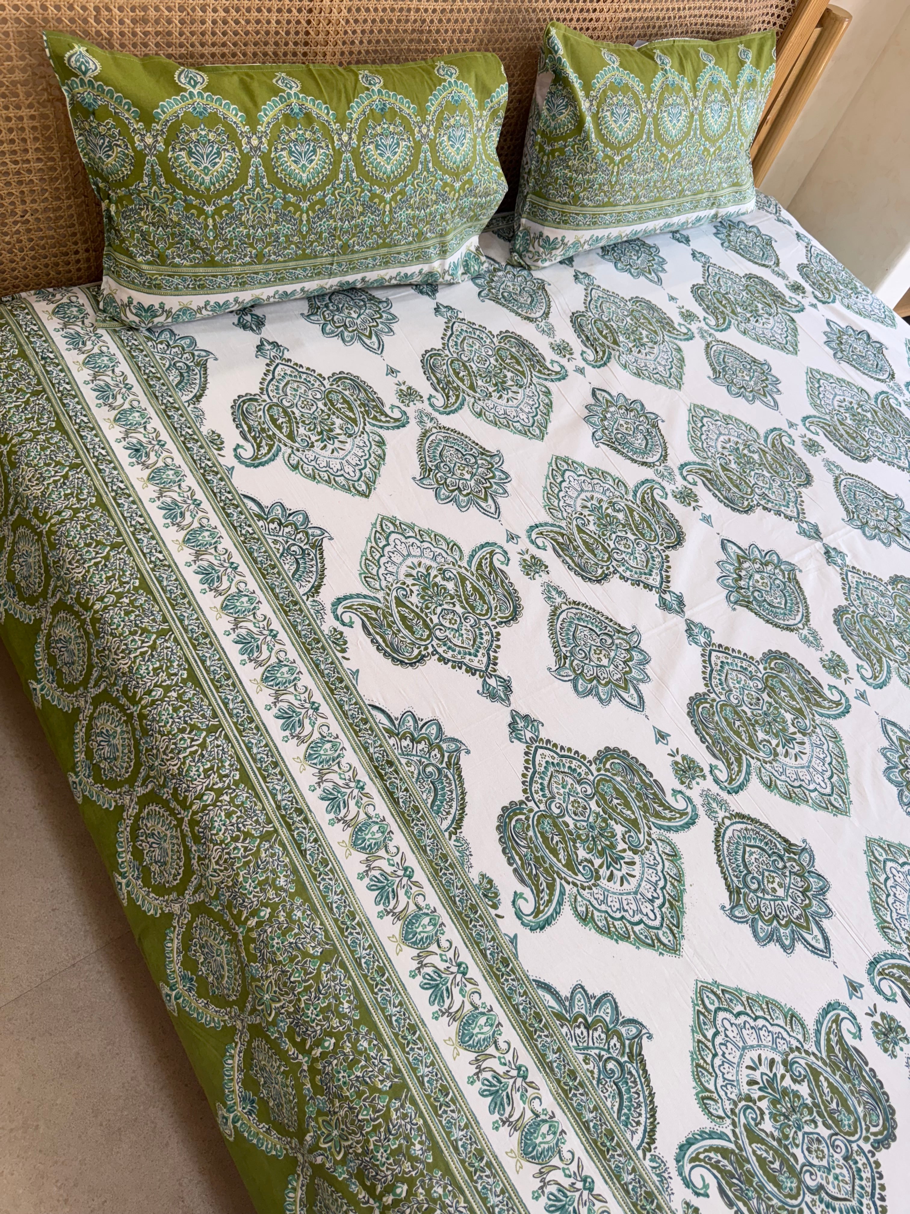 SHALIMAR BEDSHEET WITH TWO REVERSIBLE PILLOW COVERS