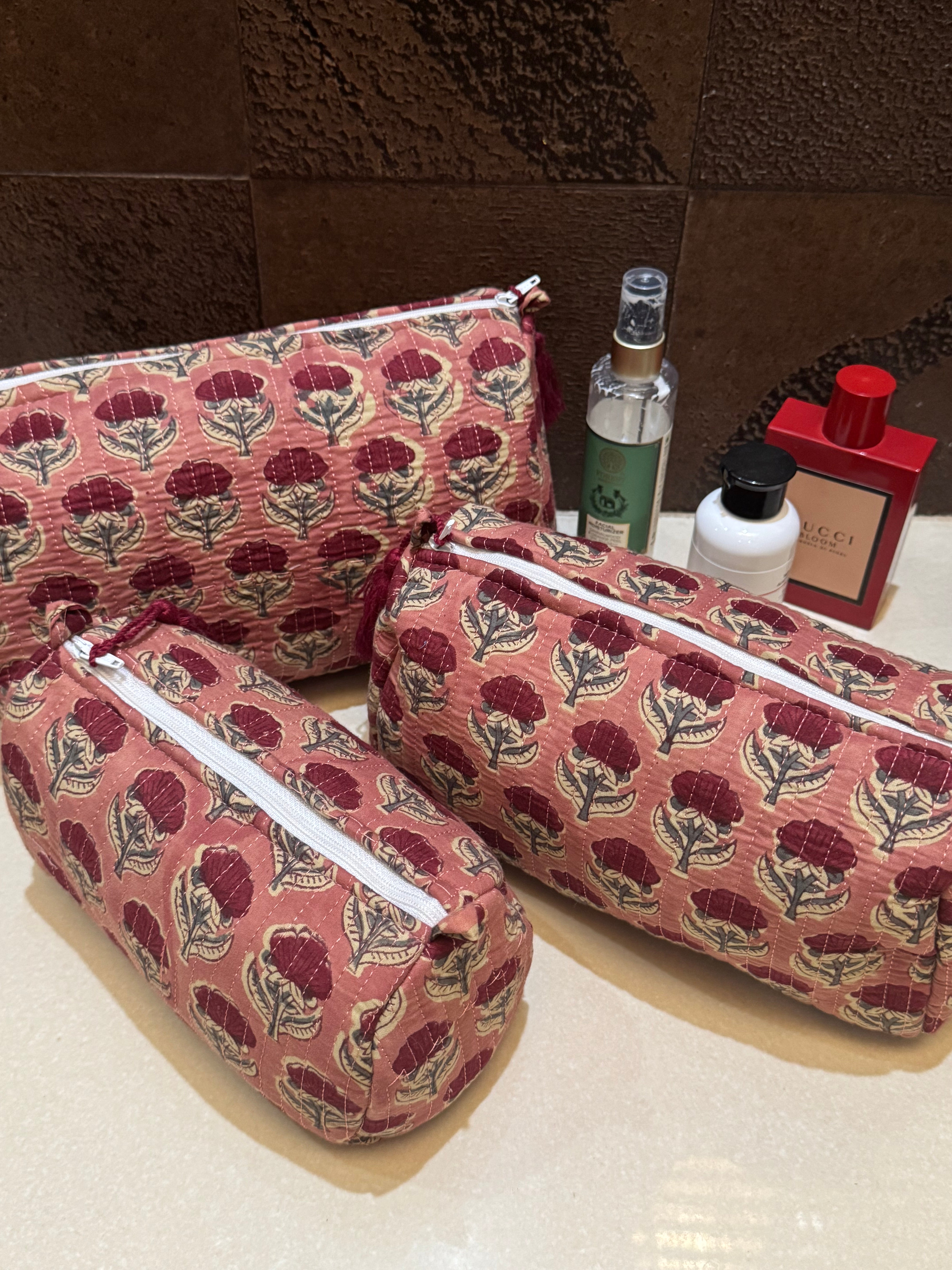 SET OF THREE MULTI PURPOSE TOILETRY BAGS