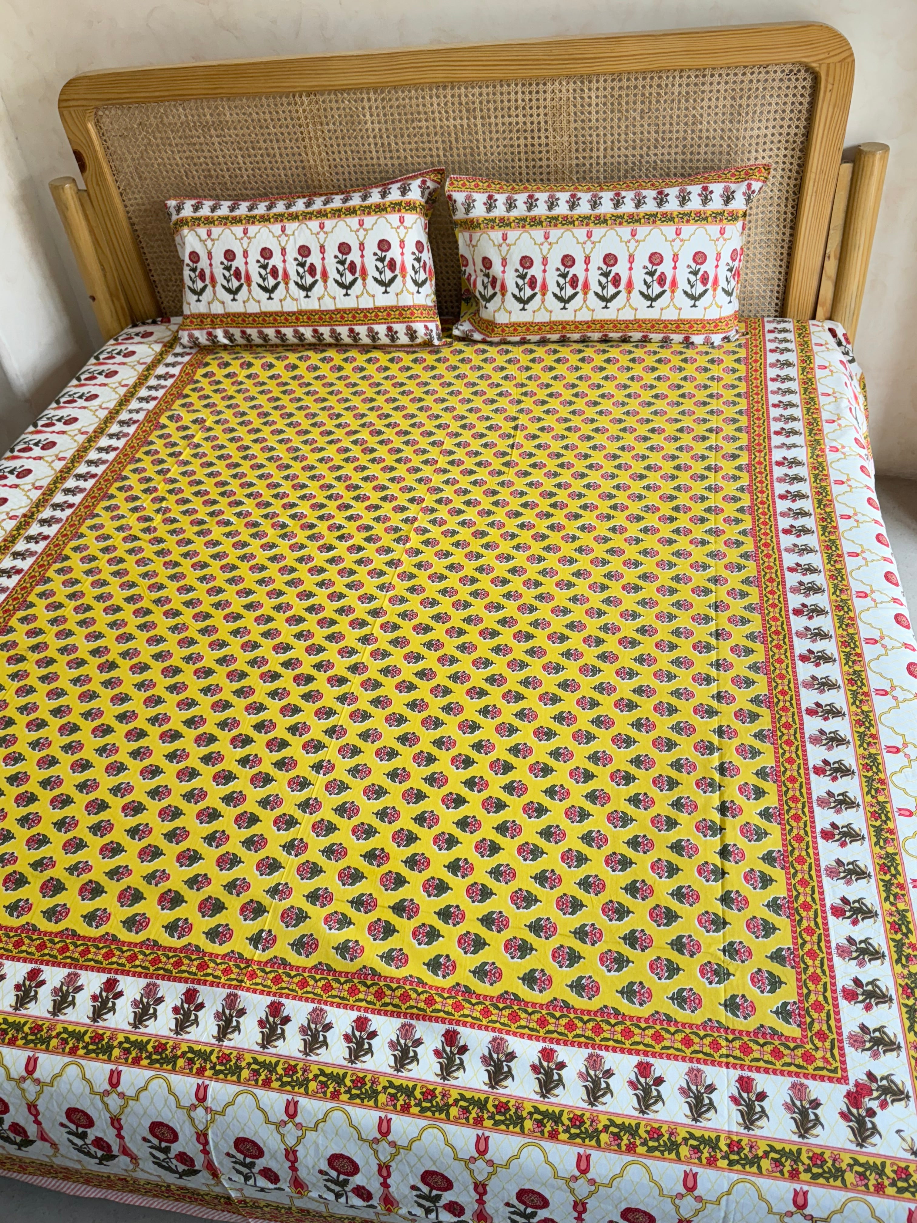 RANGREZ BEDSHEET WITH TWO REVERSIBLE PILLOW COVERS