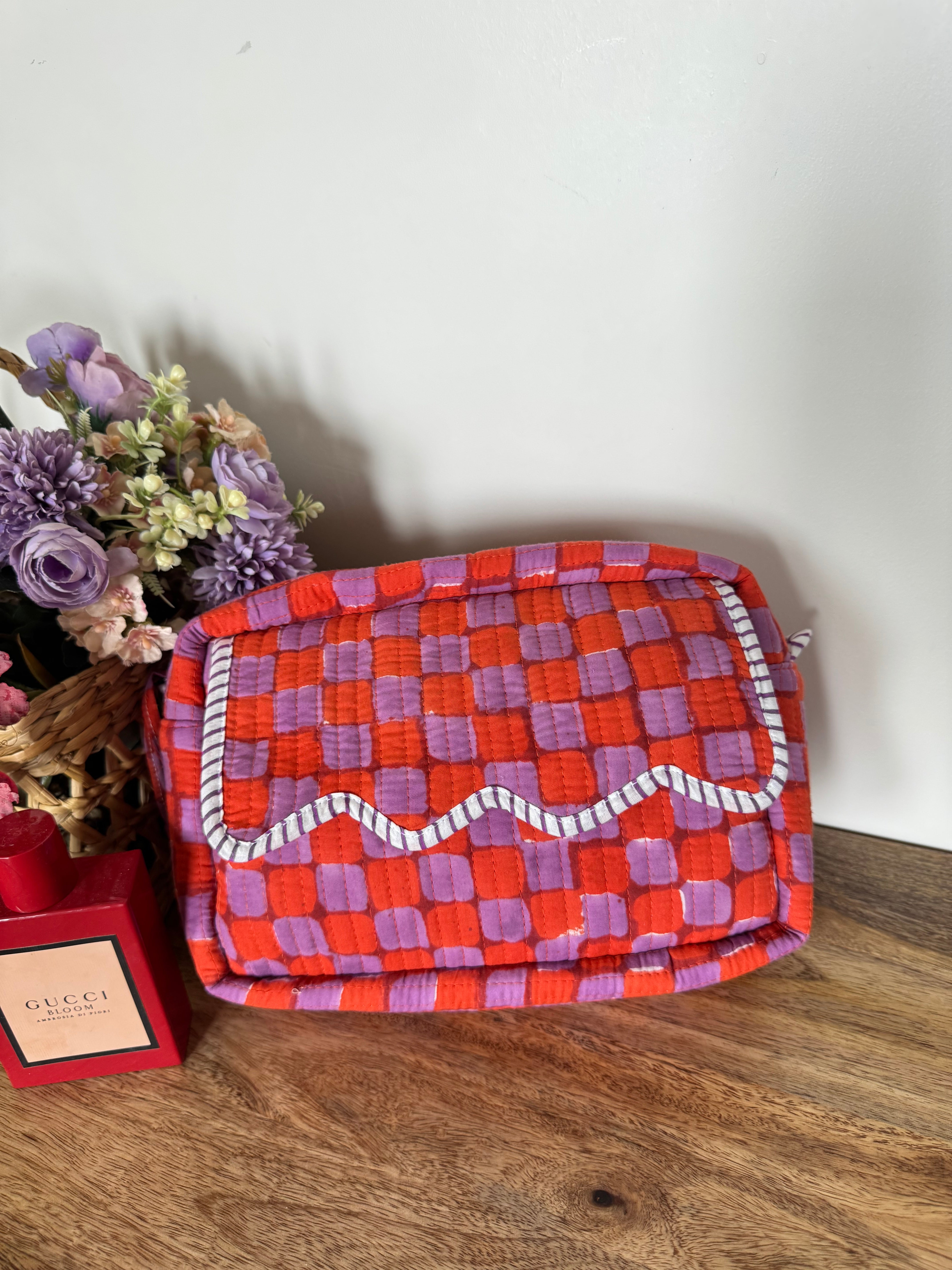 SCALLOP TOILETRY BAG