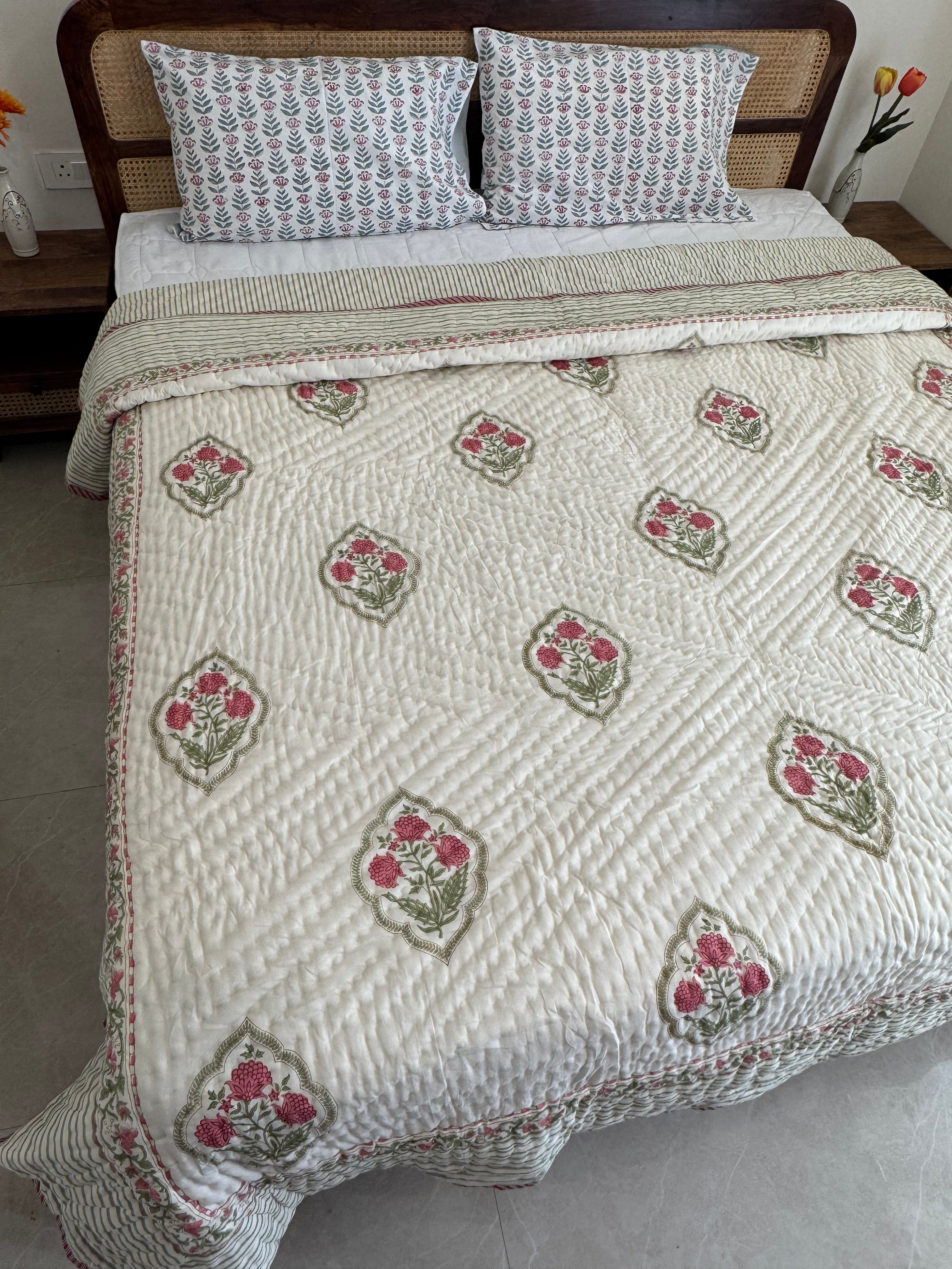 CREME BASE HAND BLOCK PRINTED REVERSIBLE QUILT (DOUBLE BED)