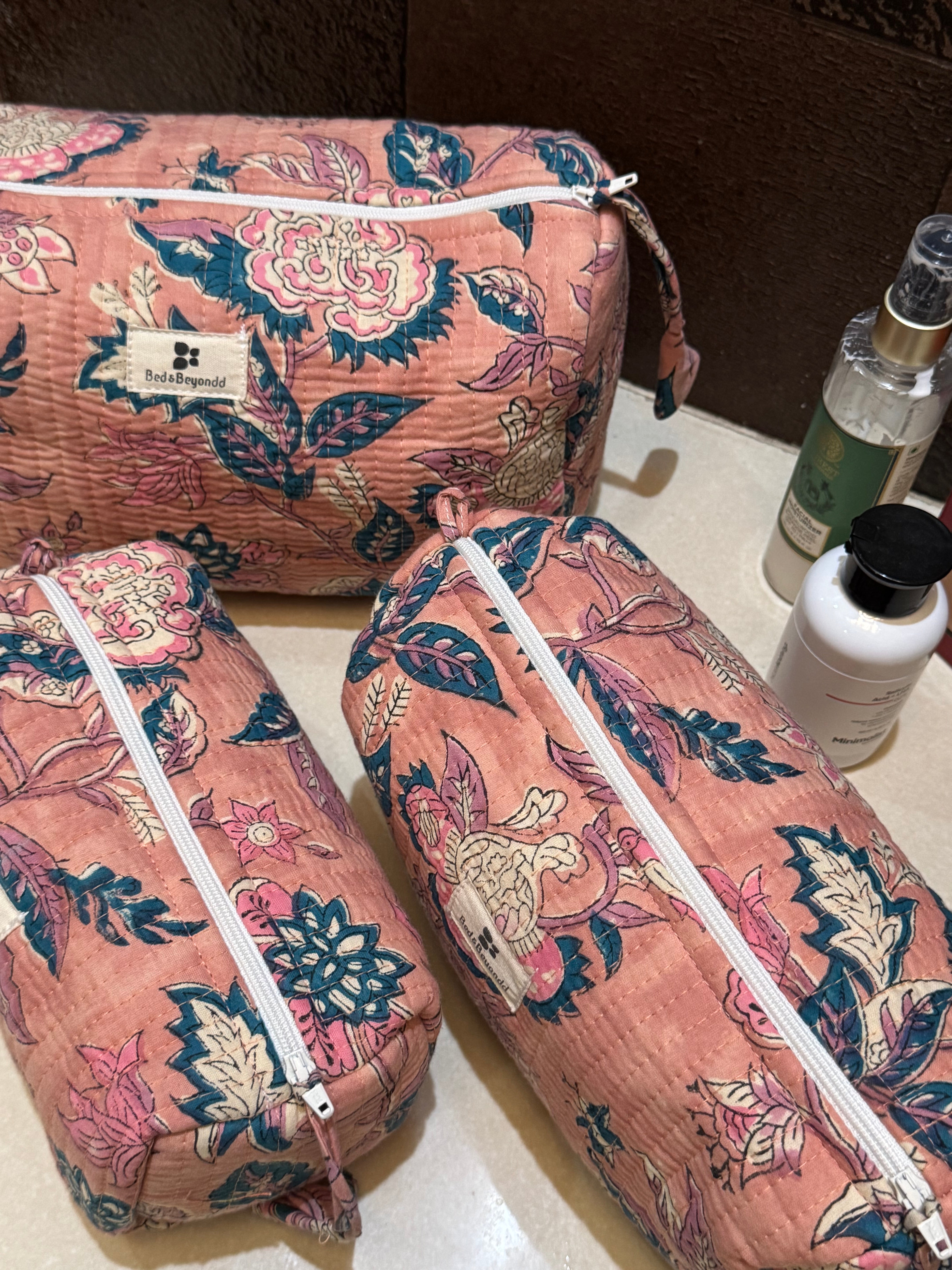 SET OF THREE MULTI PURPOSE TOILETRY BAGS