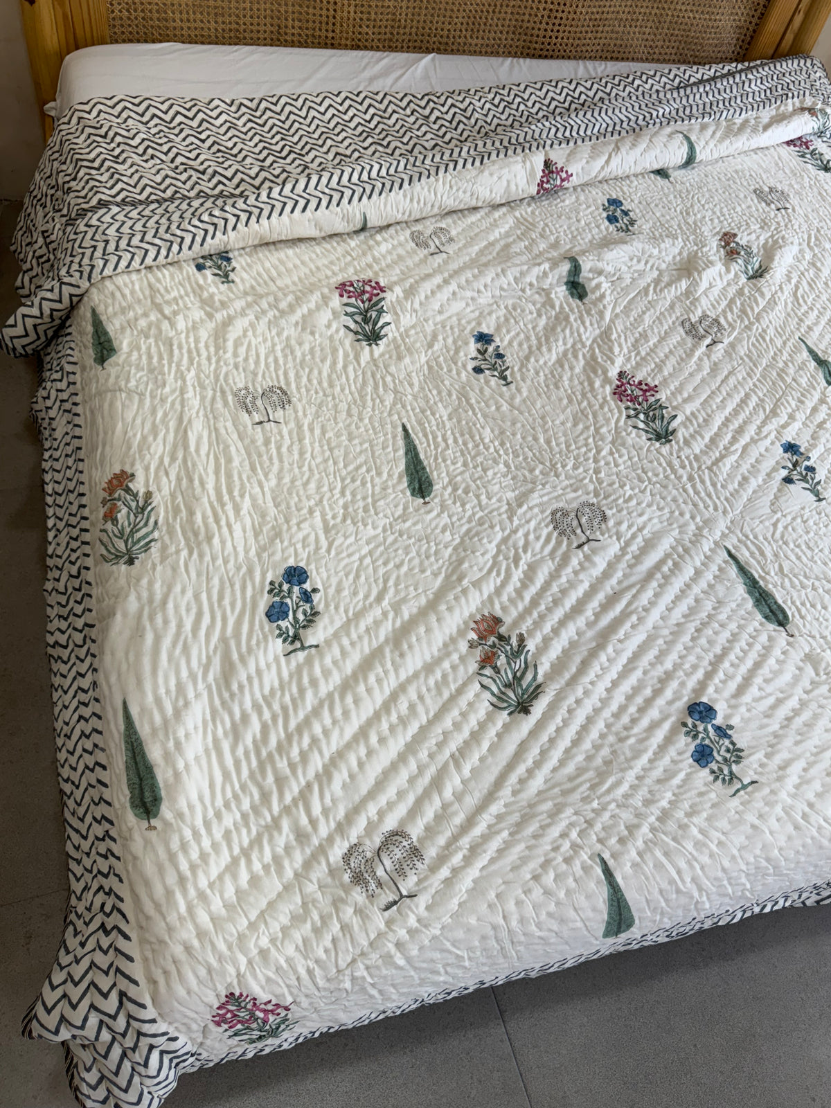 HAND BLOCK PRINTED REVERSIBLE QUILT (DOUBLE BED)