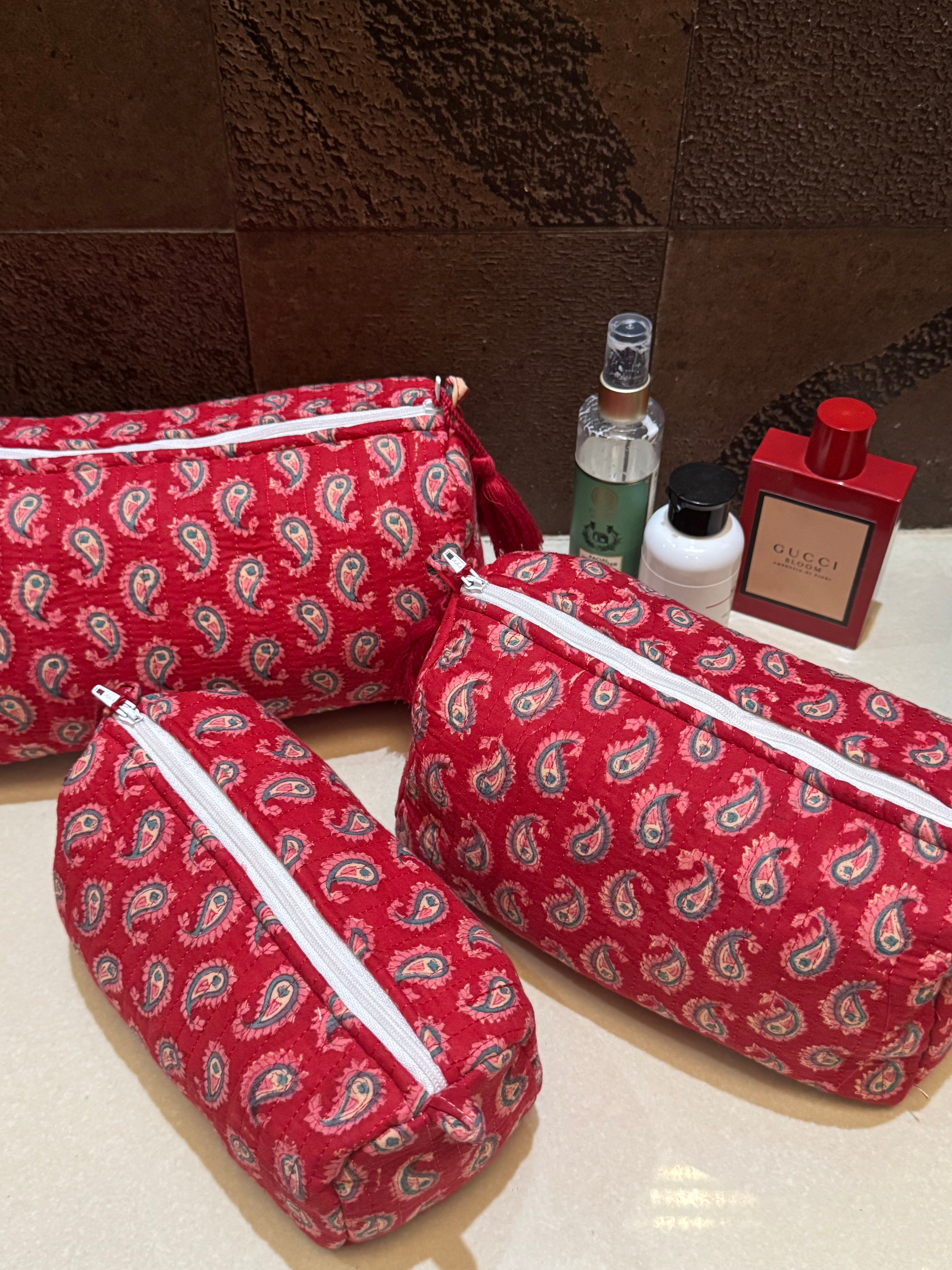 SET OF THREE MULTI PURPOSE TOILETRY BAGS