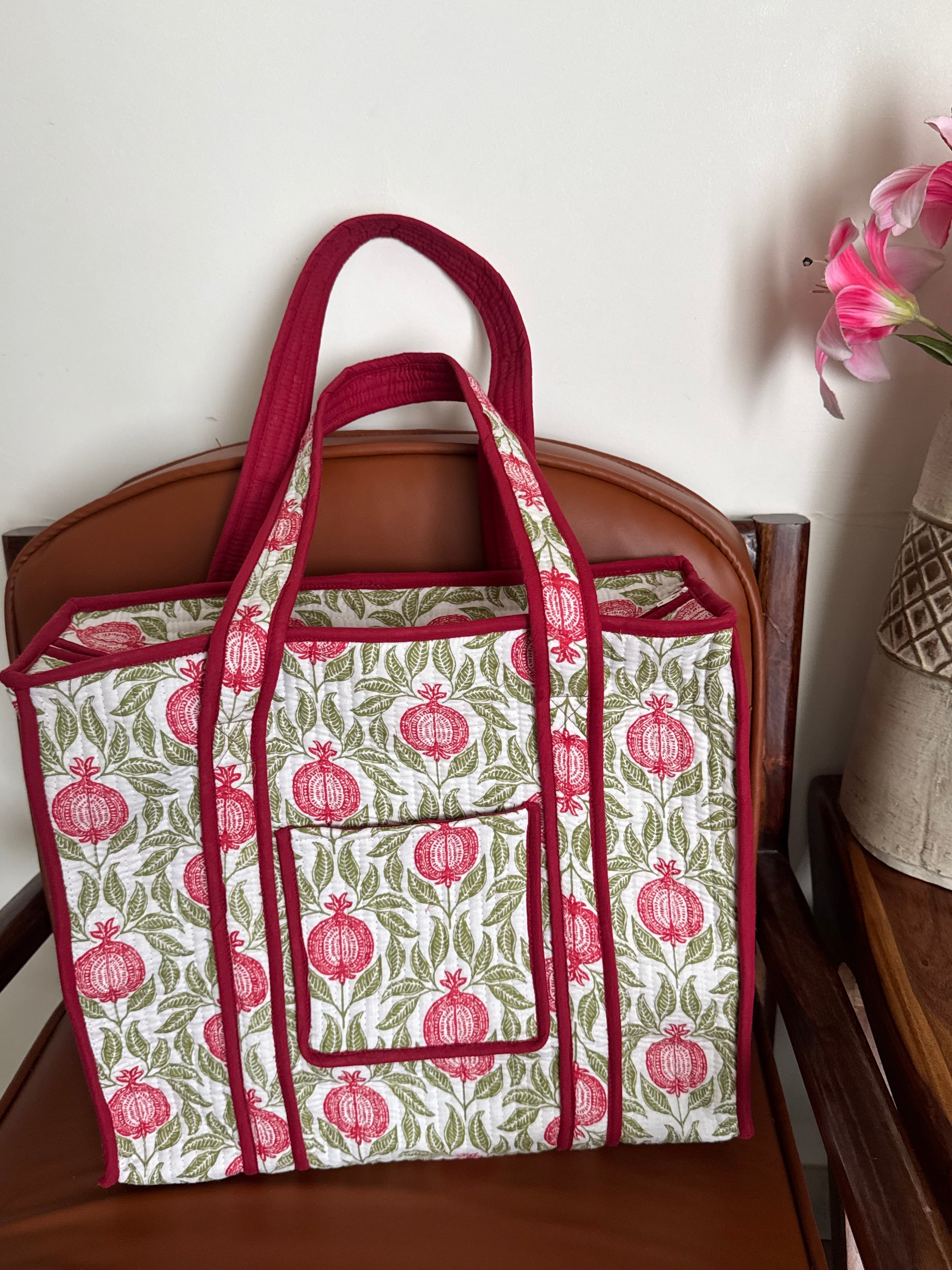 MEDIUM TOTE BAG WITH THREE POCKETS