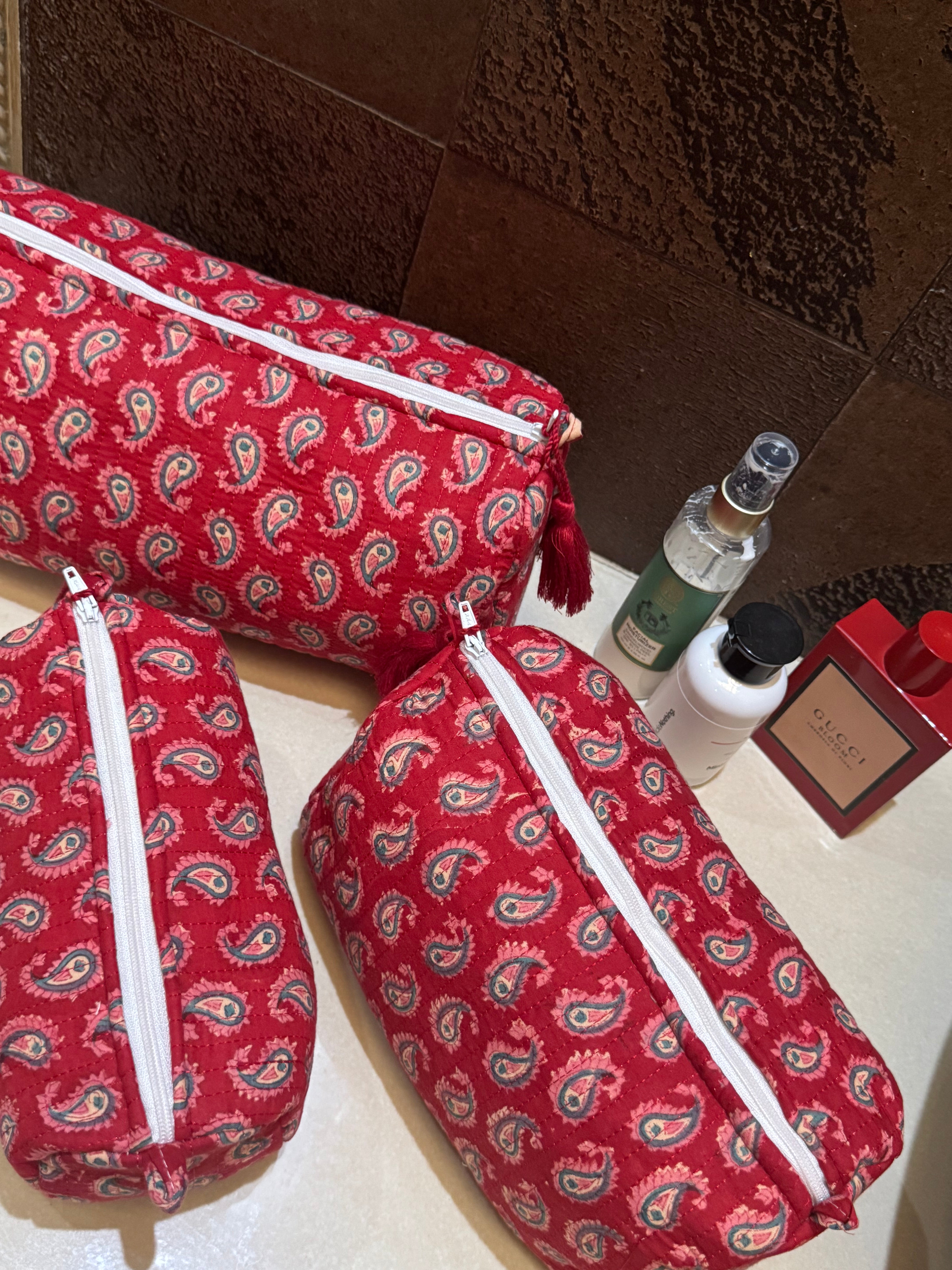 SET OF THREE MULTI PURPOSE TOILETRY BAGS