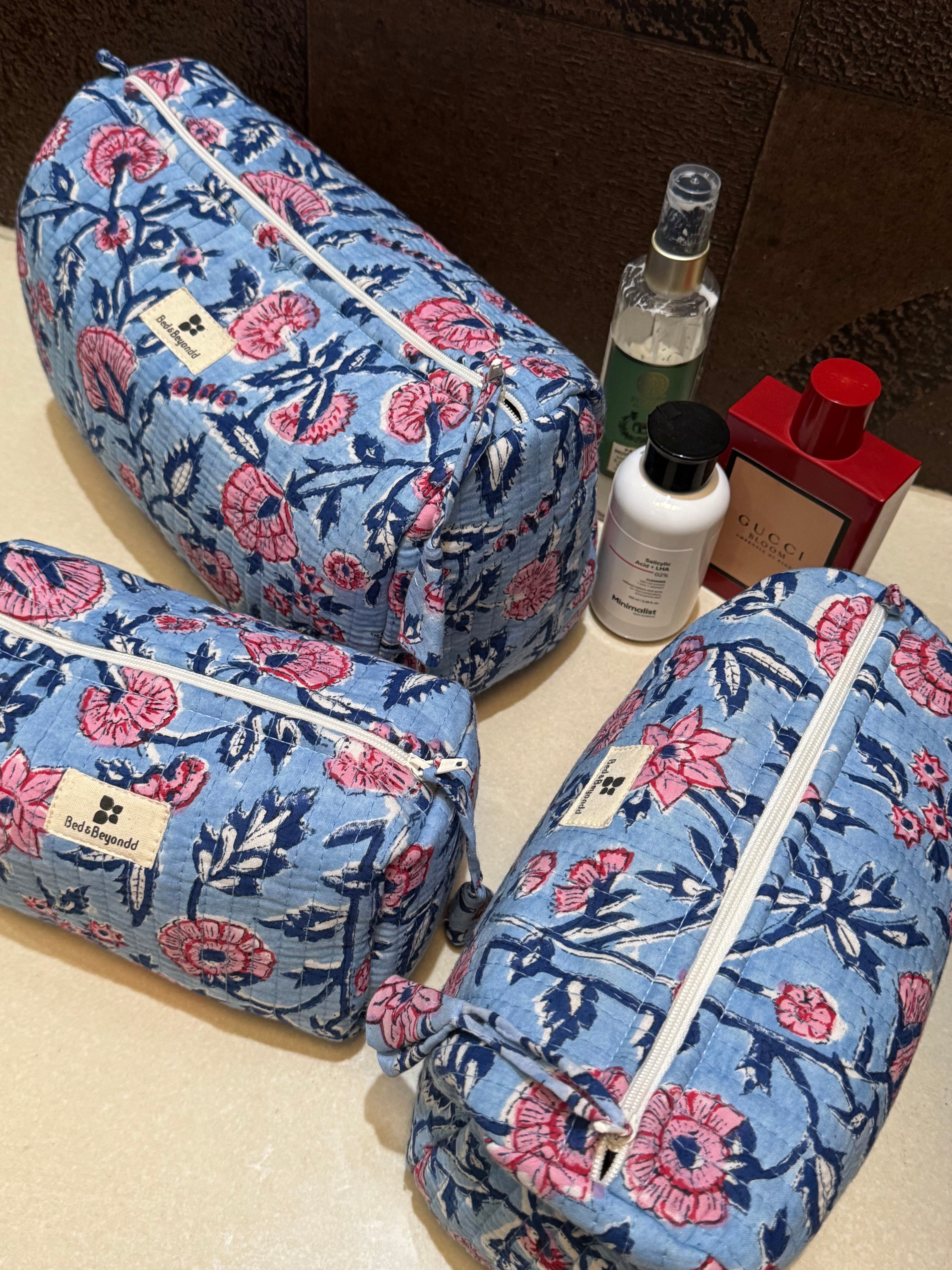 SET OF THREE MULTI PURPOSE TOILETRY BAGS
