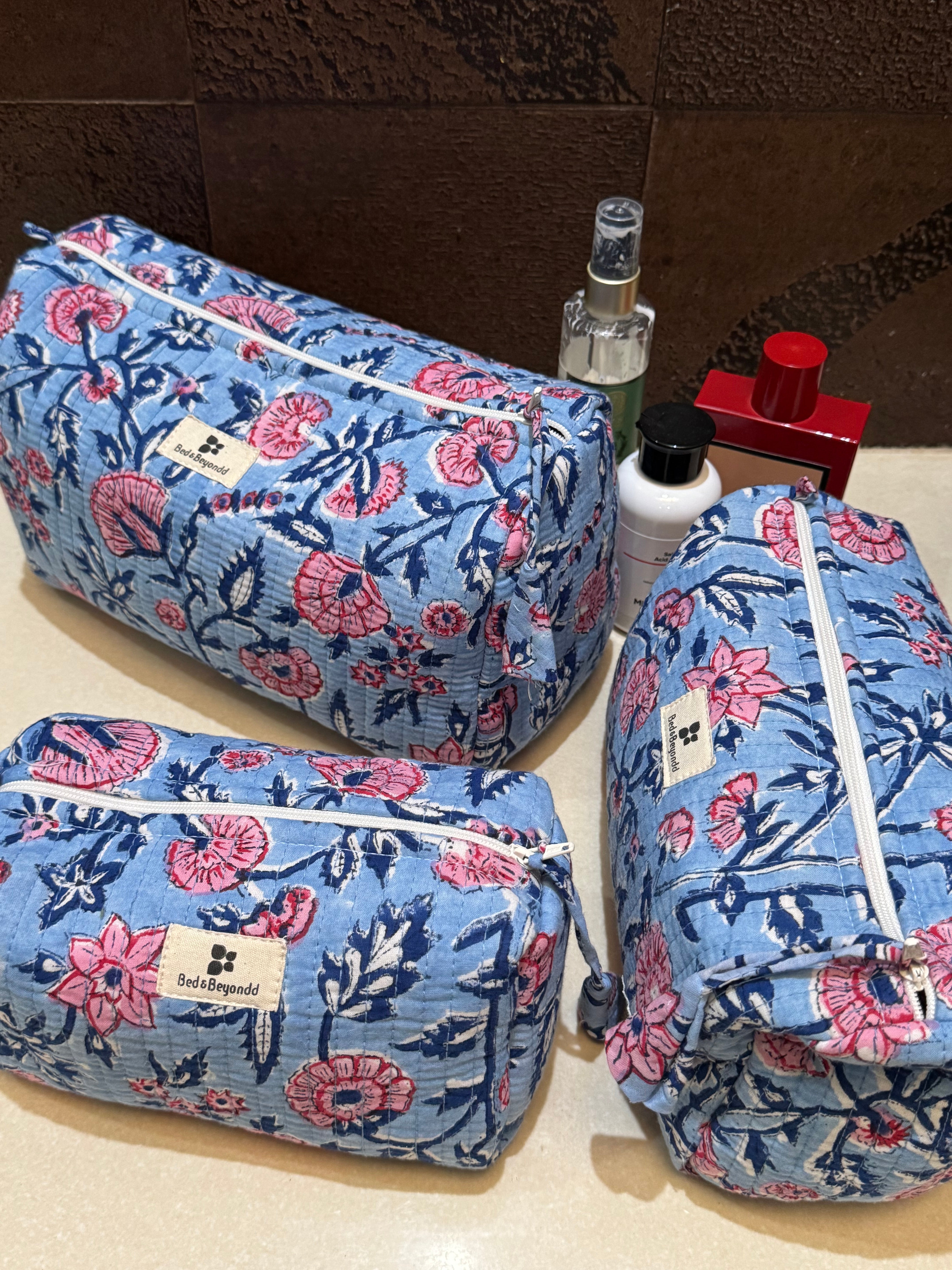 SET OF THREE MULTI PURPOSE TOILETRY BAGS