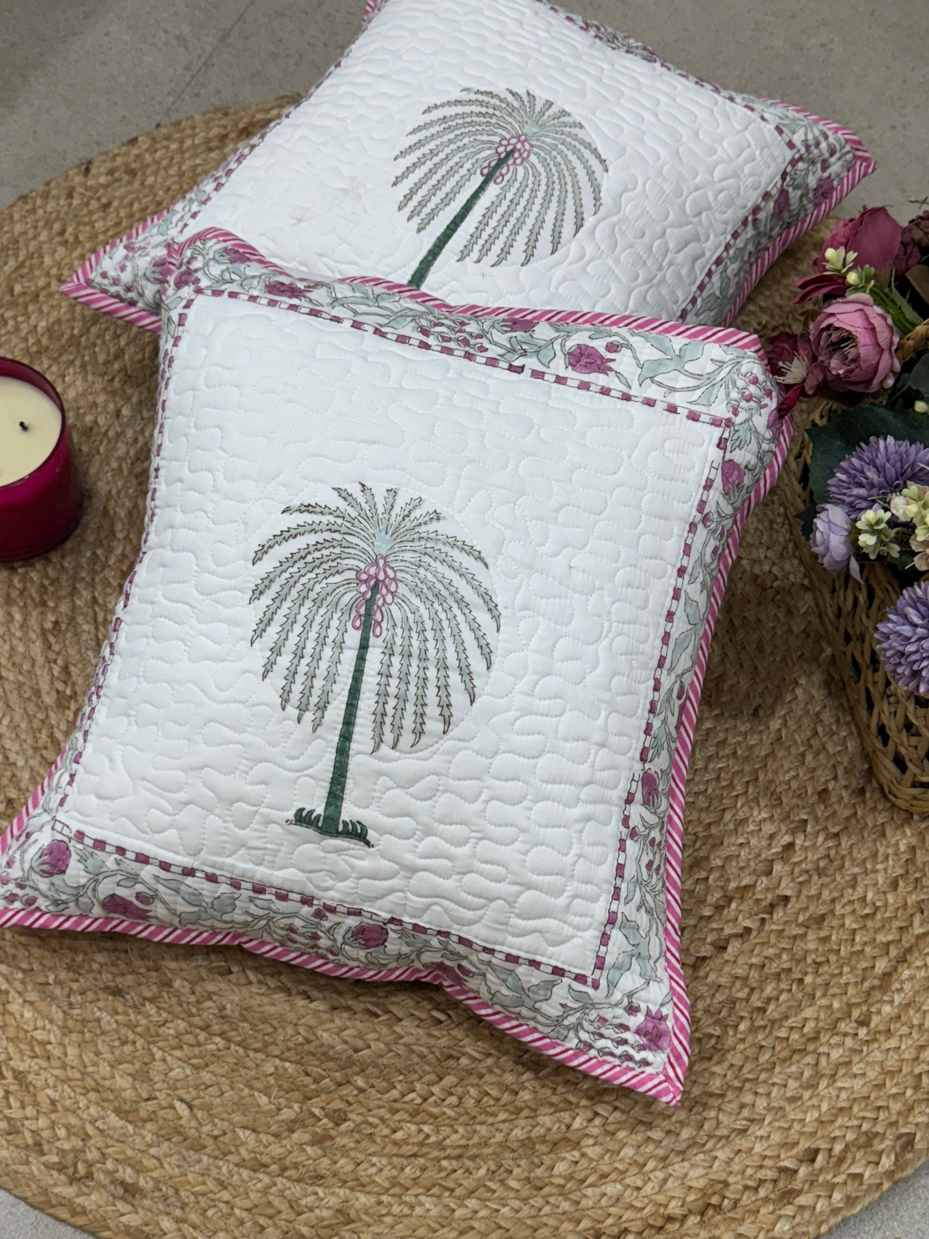 A PAIR OF QUILTED HANDBLOCK PRINTED 16*16 INCHES CUSHION