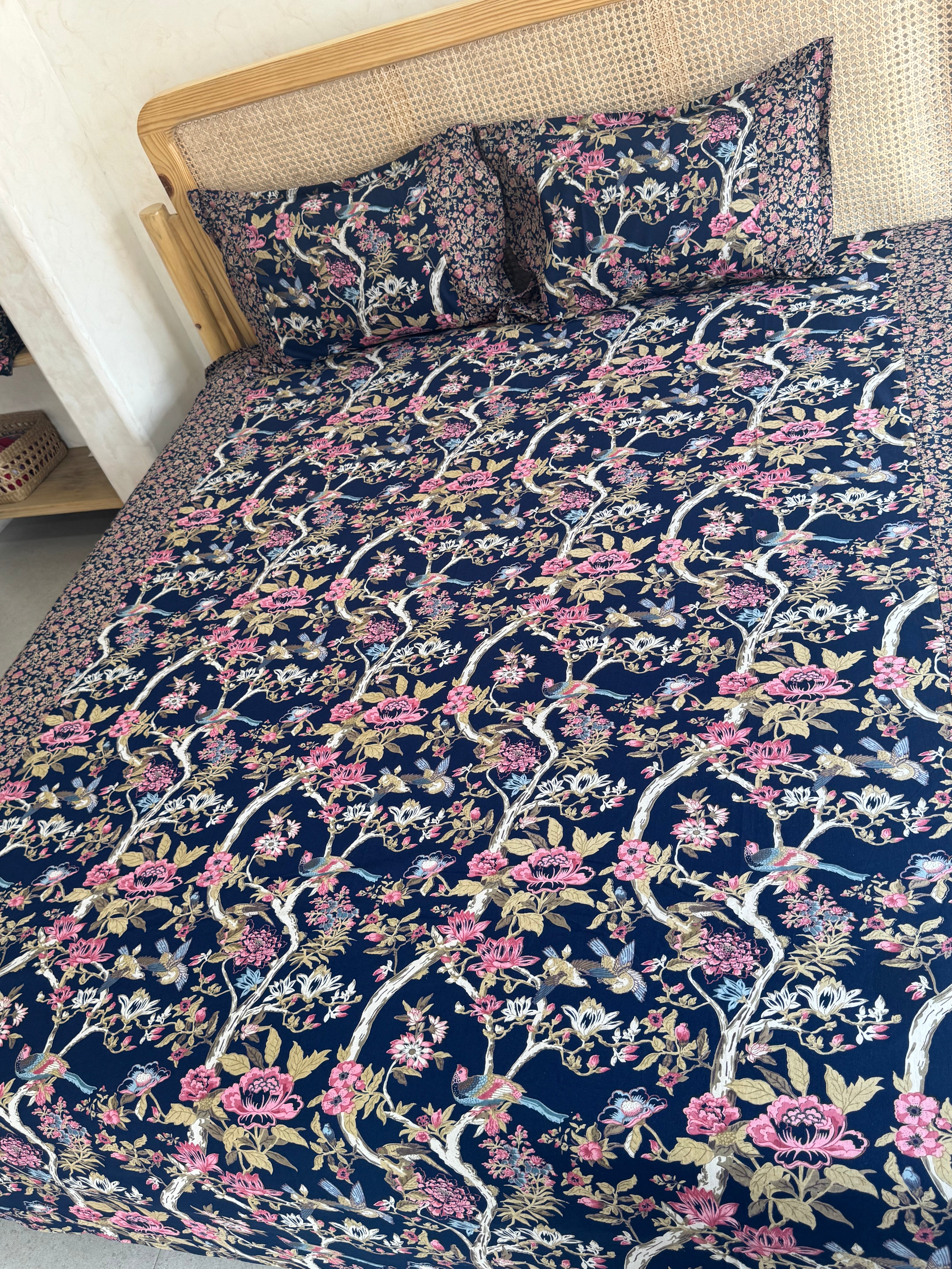 KANAK BEDSHEET WITH TWO PILLOW CASES