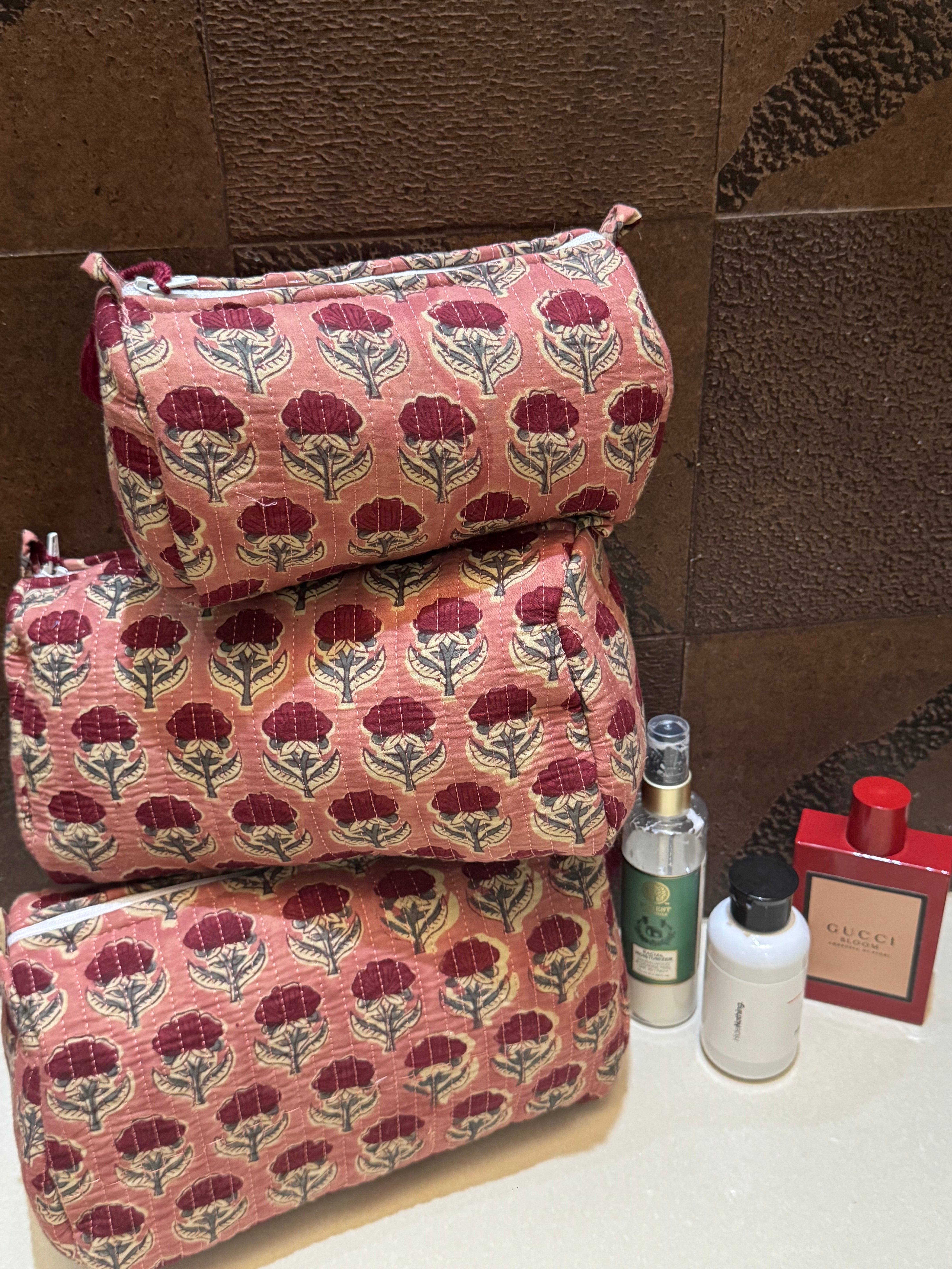 SET OF THREE MULTI PURPOSE TOILETRY BAGS
