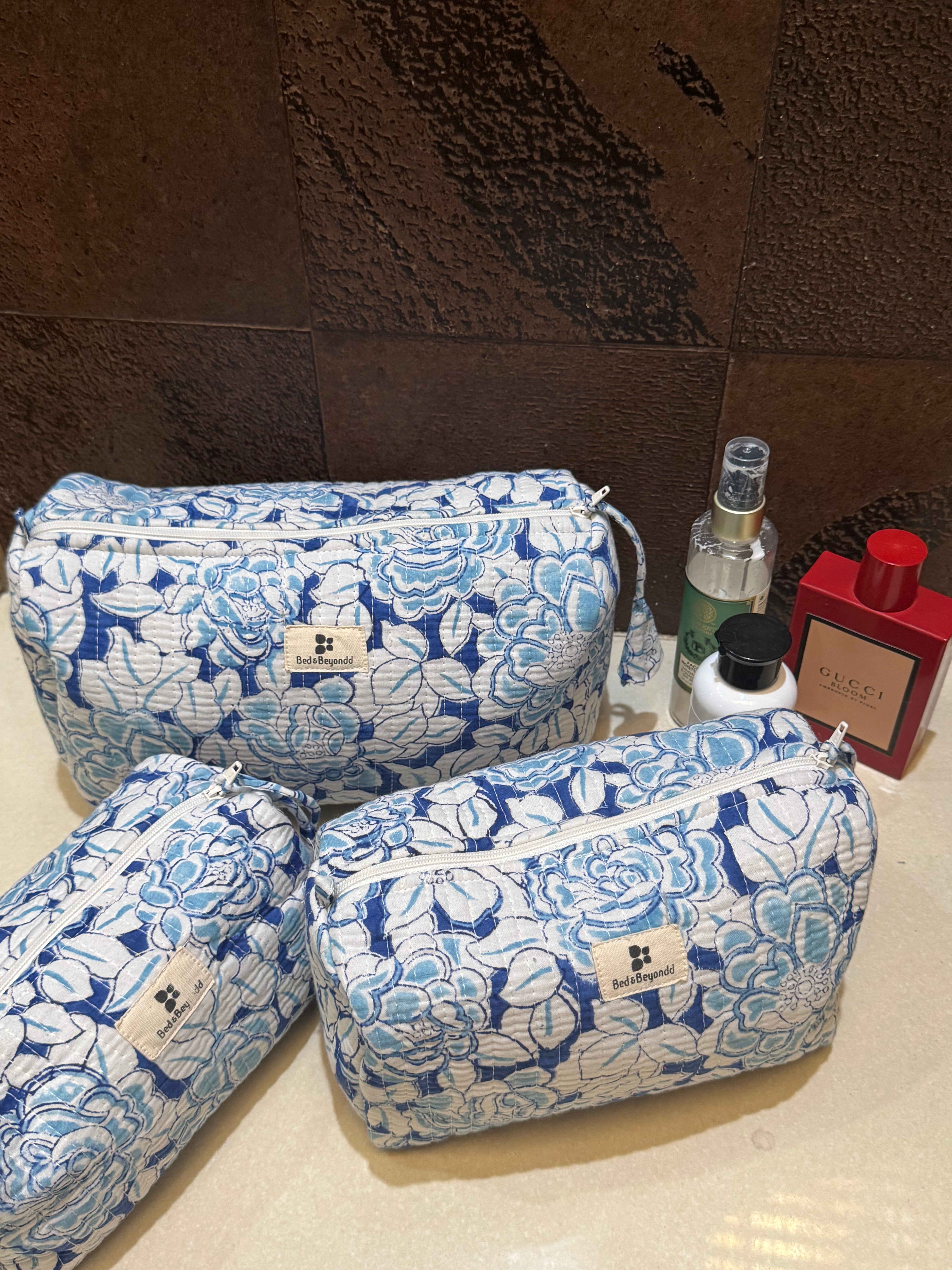 SET OF THREE MULTI PURPOSE TOILETRY BAGS