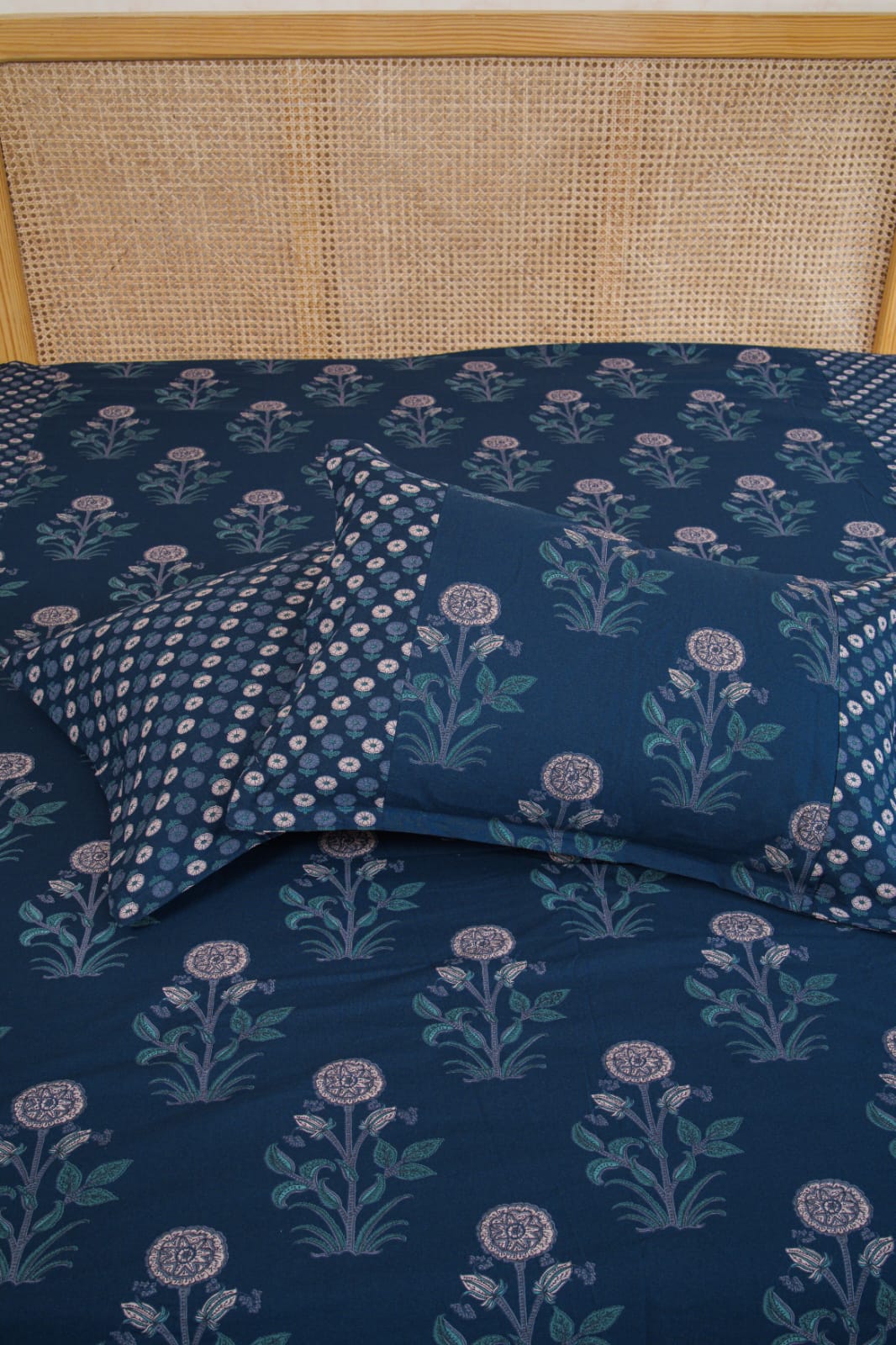 KANAK BEDSHEET WITH TWO PILLOW CASES