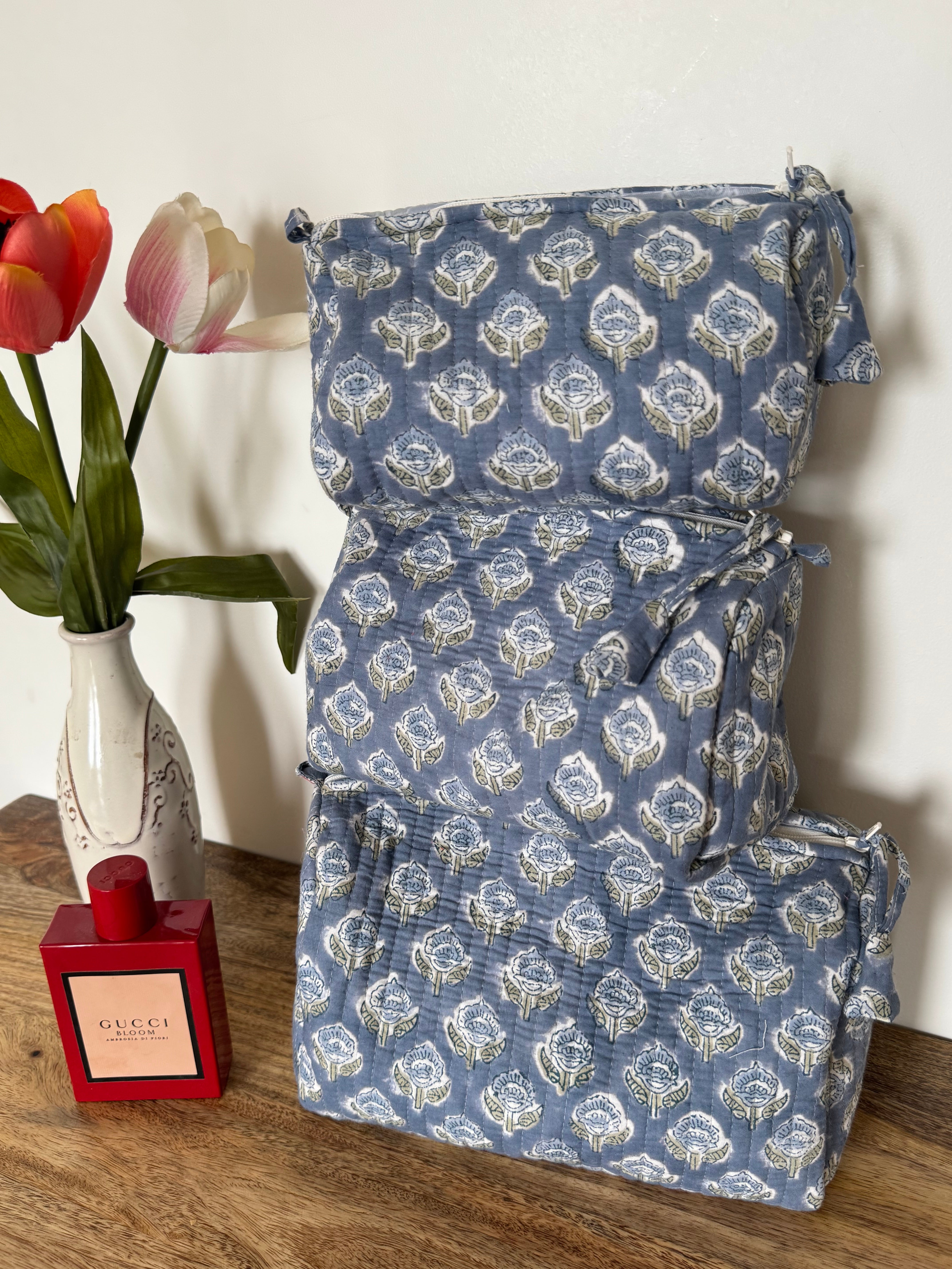 SET OF THREE MULTI PURPOSE TOILETRY BAGS