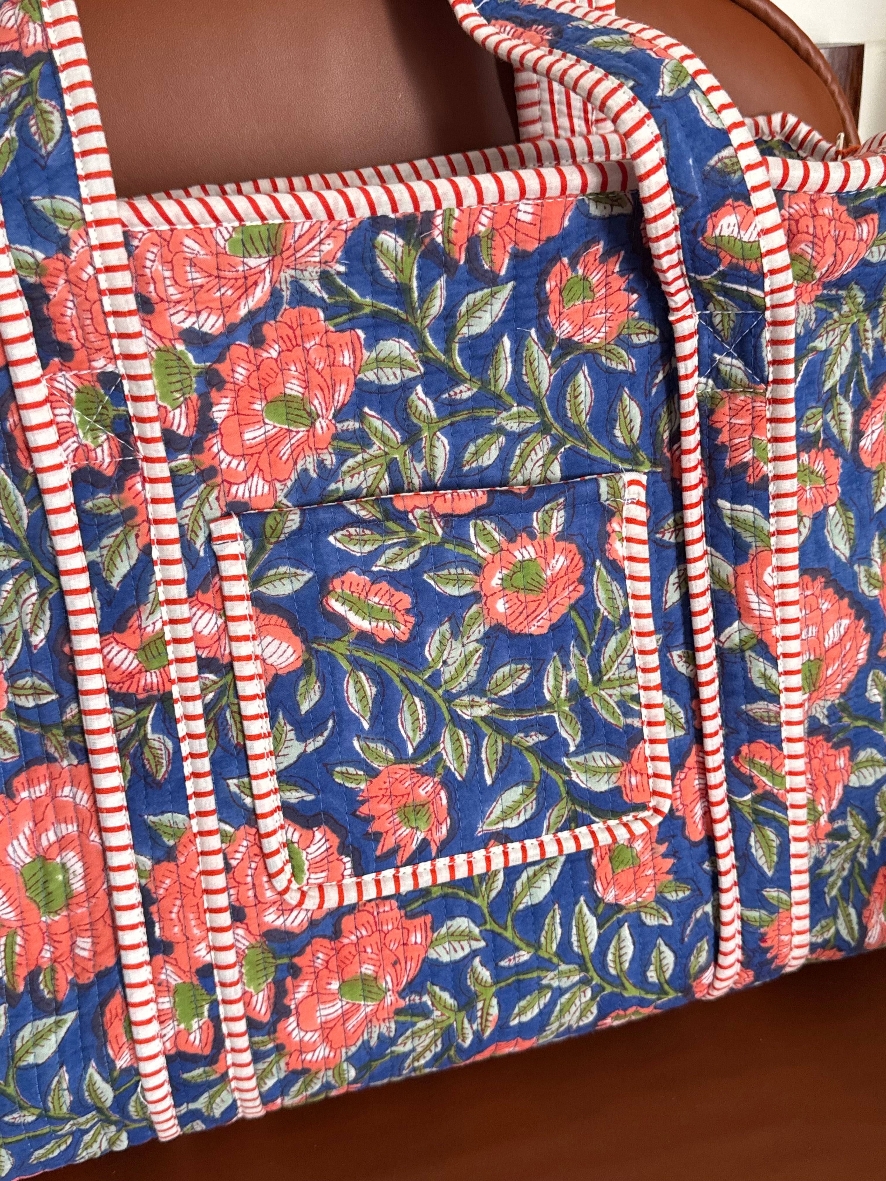 MEDIUM TOTE BAG WITH THREE POCKETS