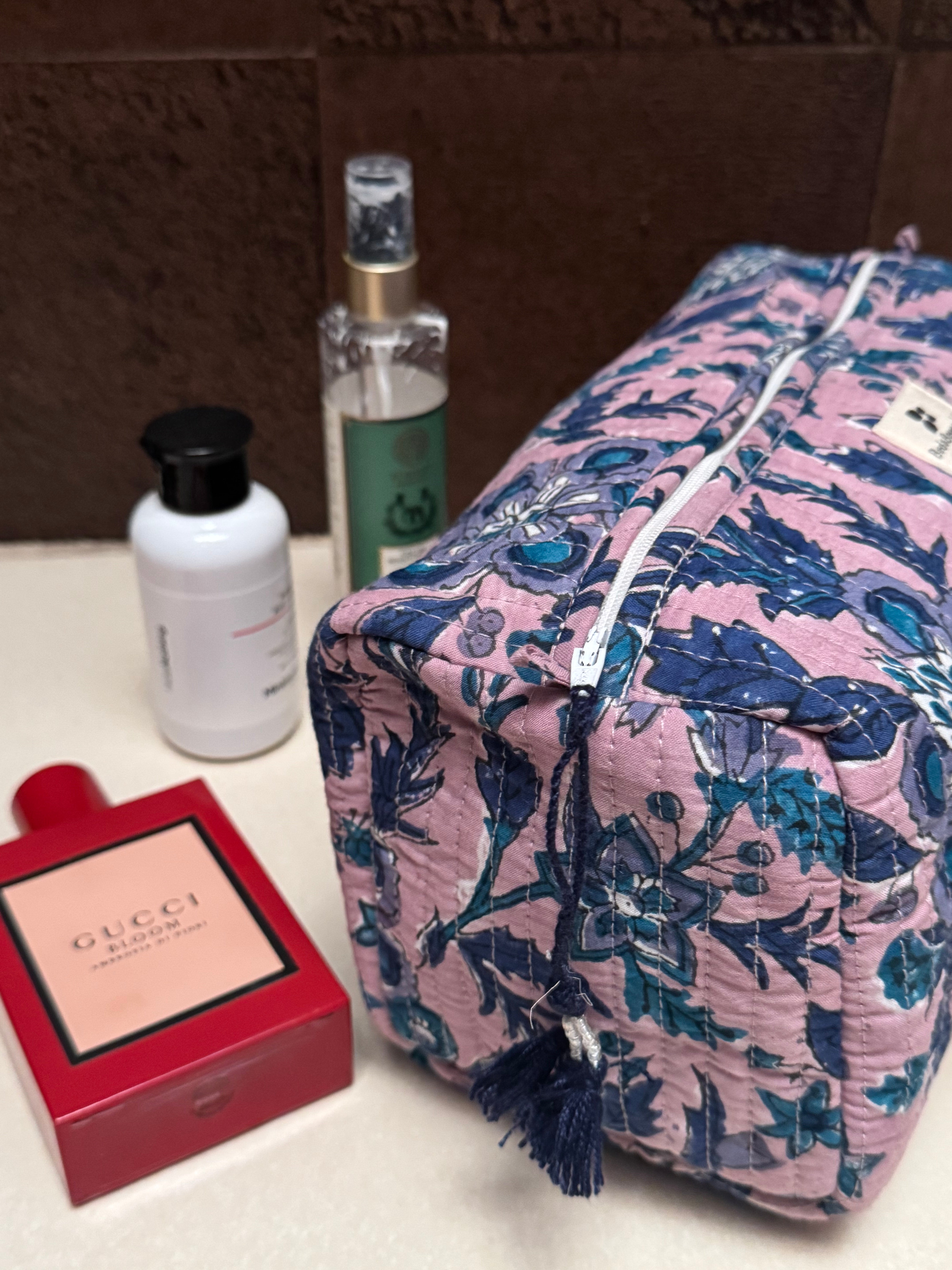 MULTI PURPOSE TOILETRY BAG