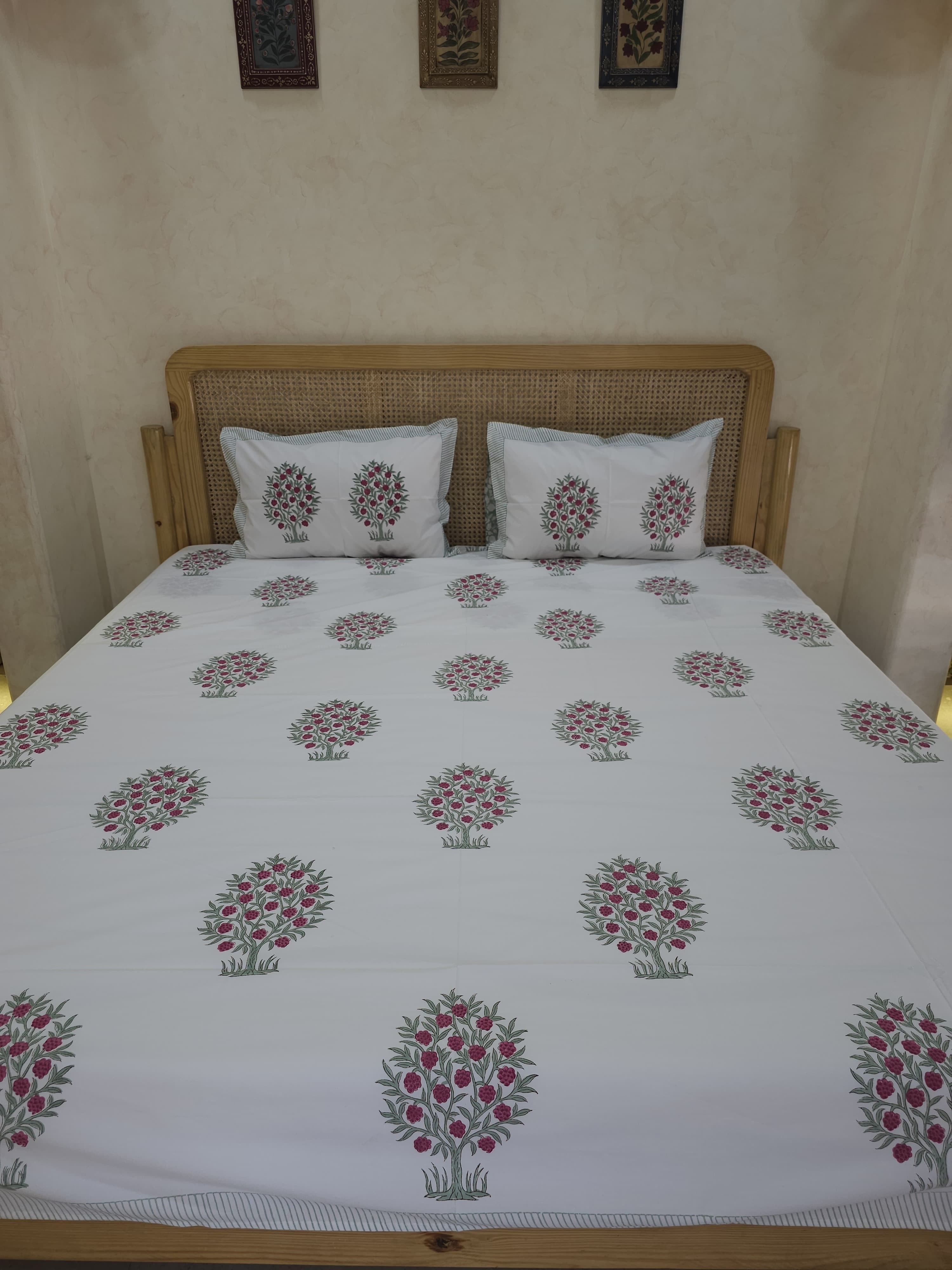 ANAAR HAND BLOCK PRINTED BEDSHEET WITH TWO REVERSIBLE PILLOW COVERS