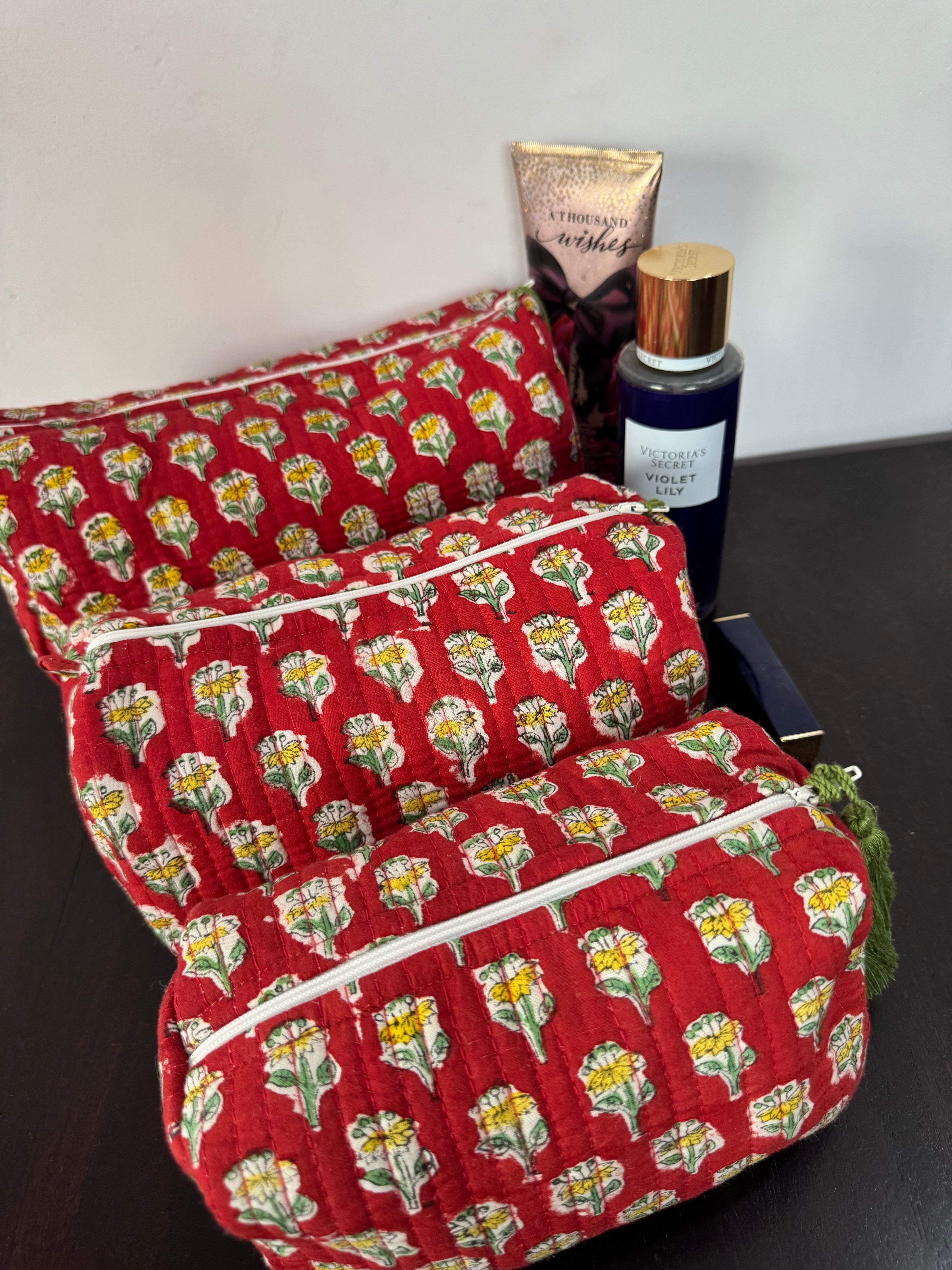 SET OF THREE MULTI PURPOSE TOILETRY BAGS