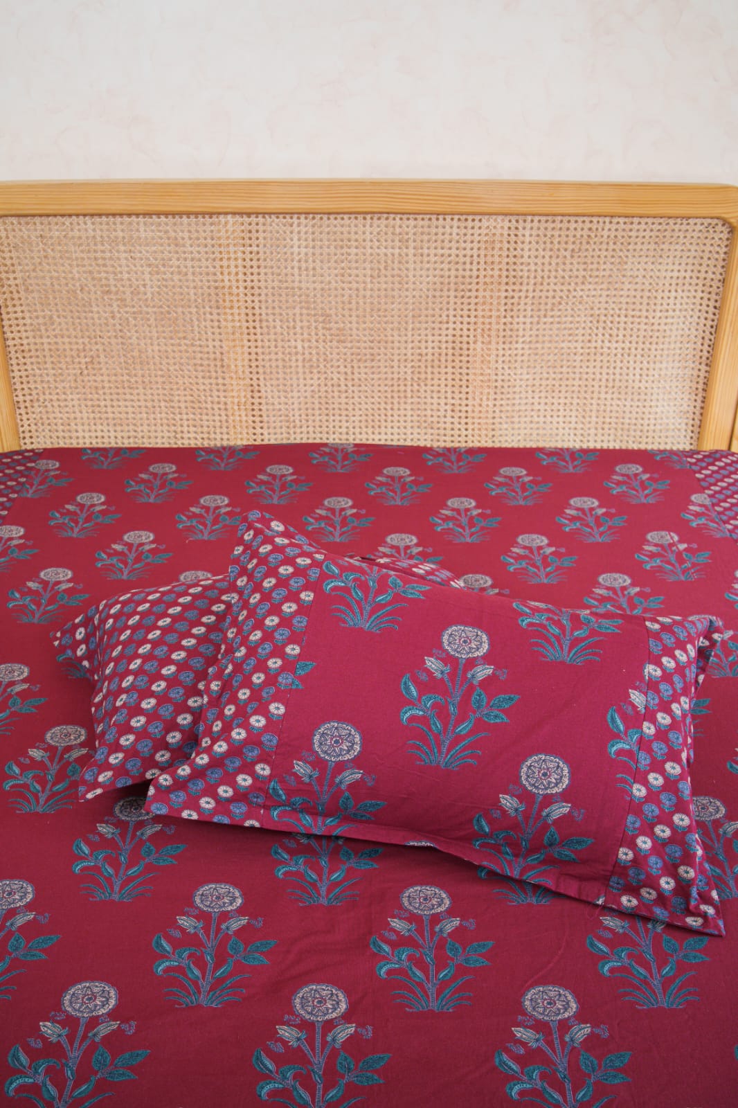 KANAK BEDSHEET WITH TWO PILLOW CASES
