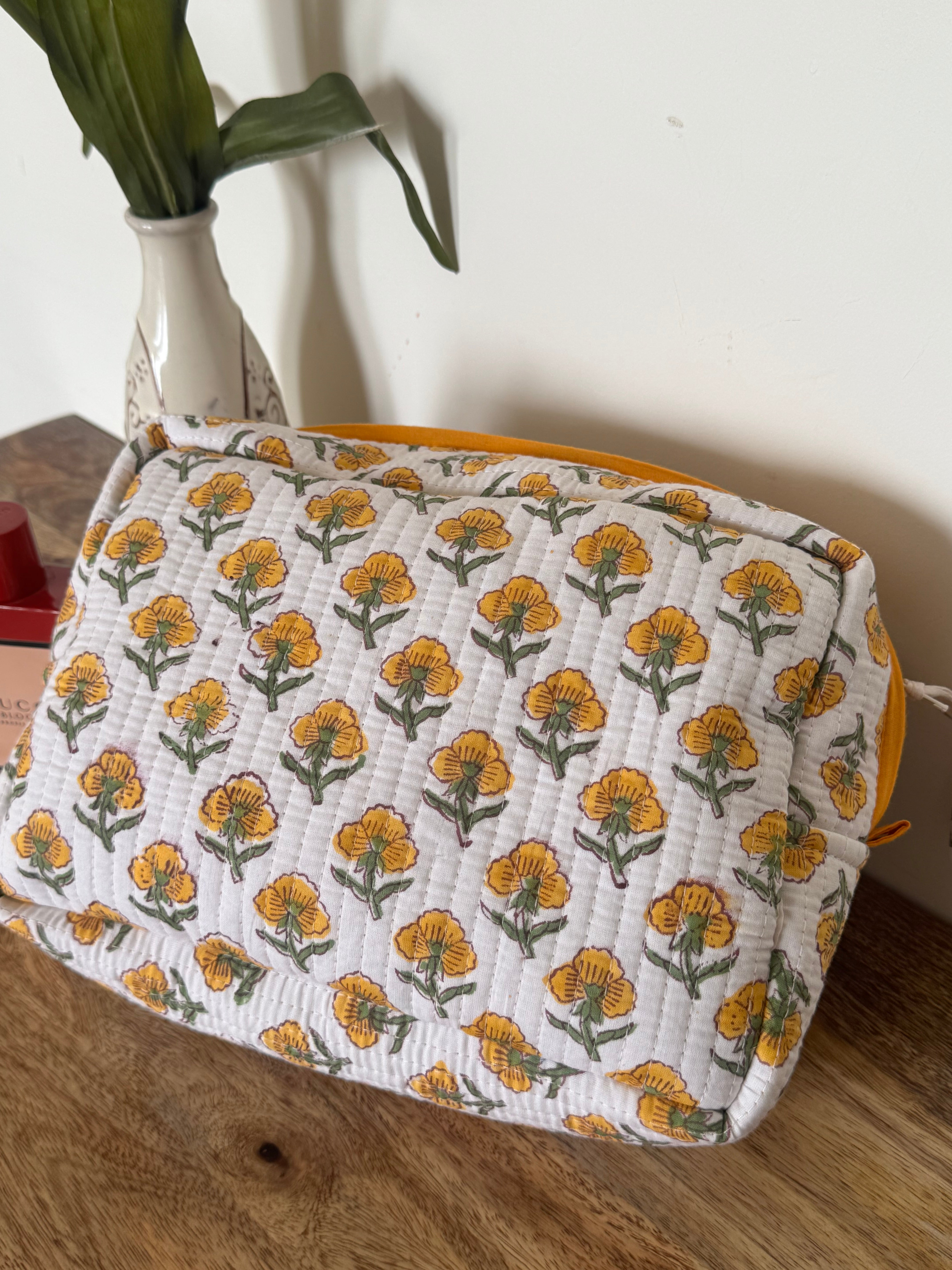 MULTI PURPOSE TOILETRY BAG