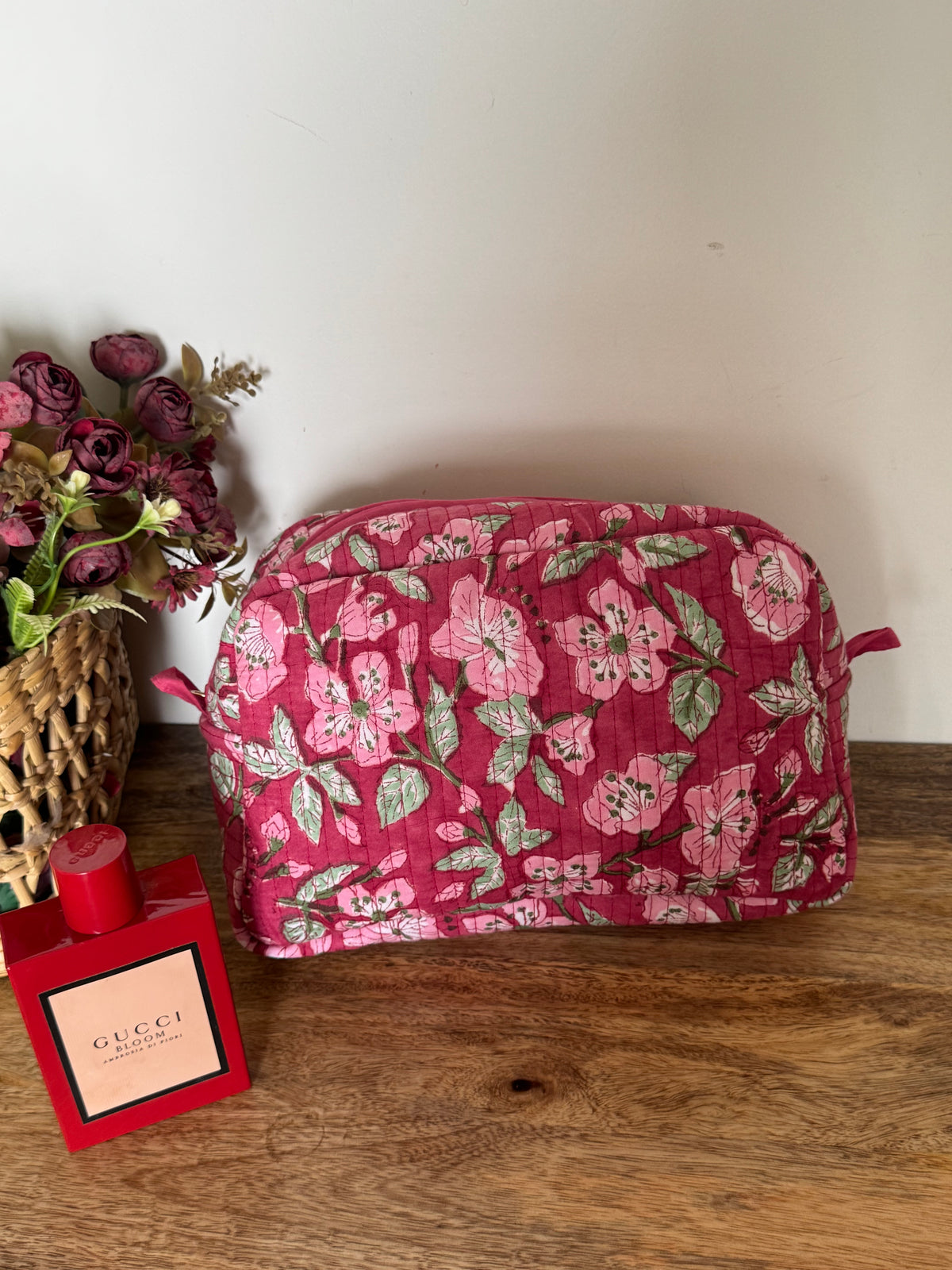 TOILETRY BAG WITH METAL ZIP