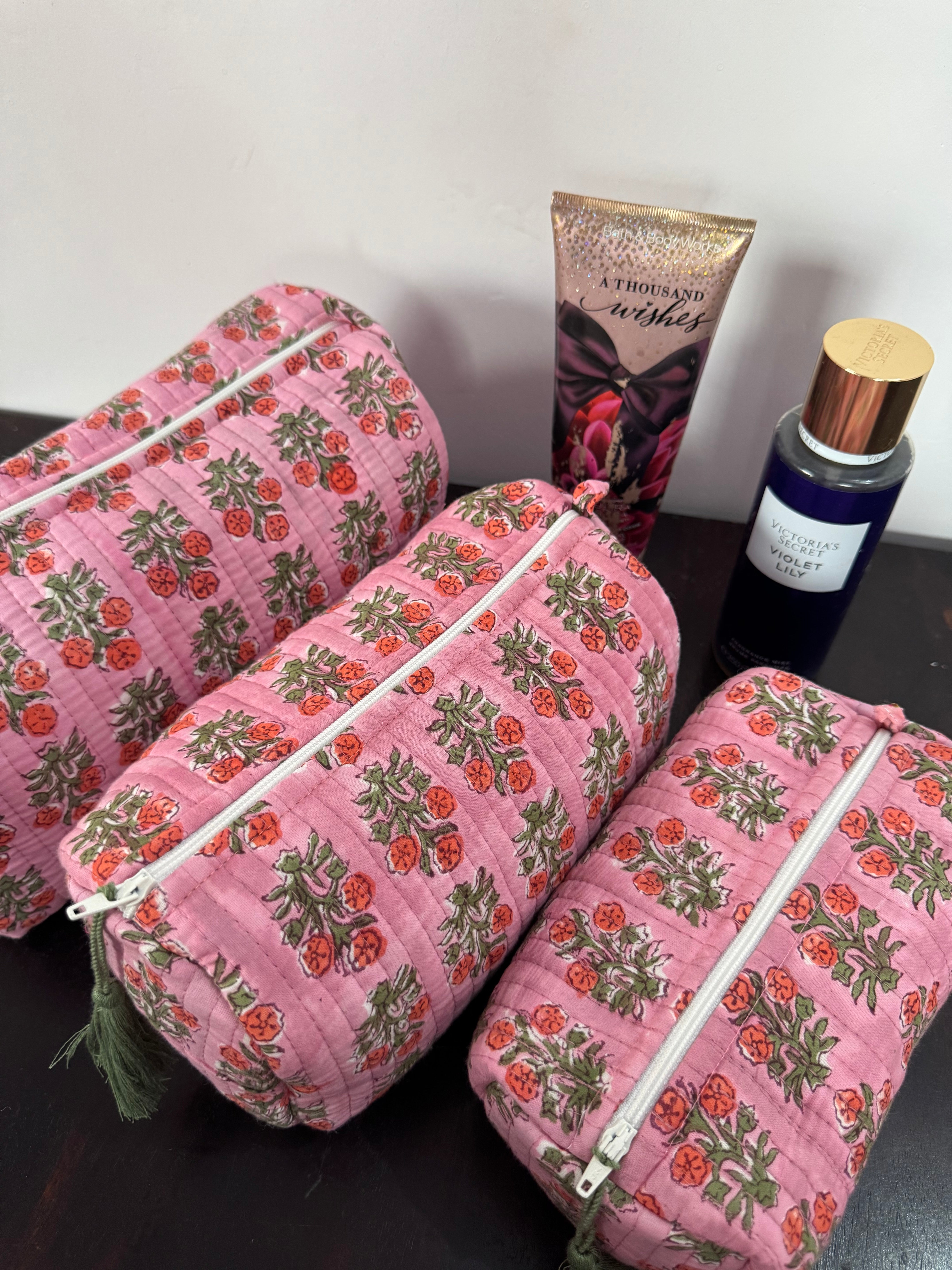 SET OF THREE MULTI PURPOSE TOILETRY BAGS
