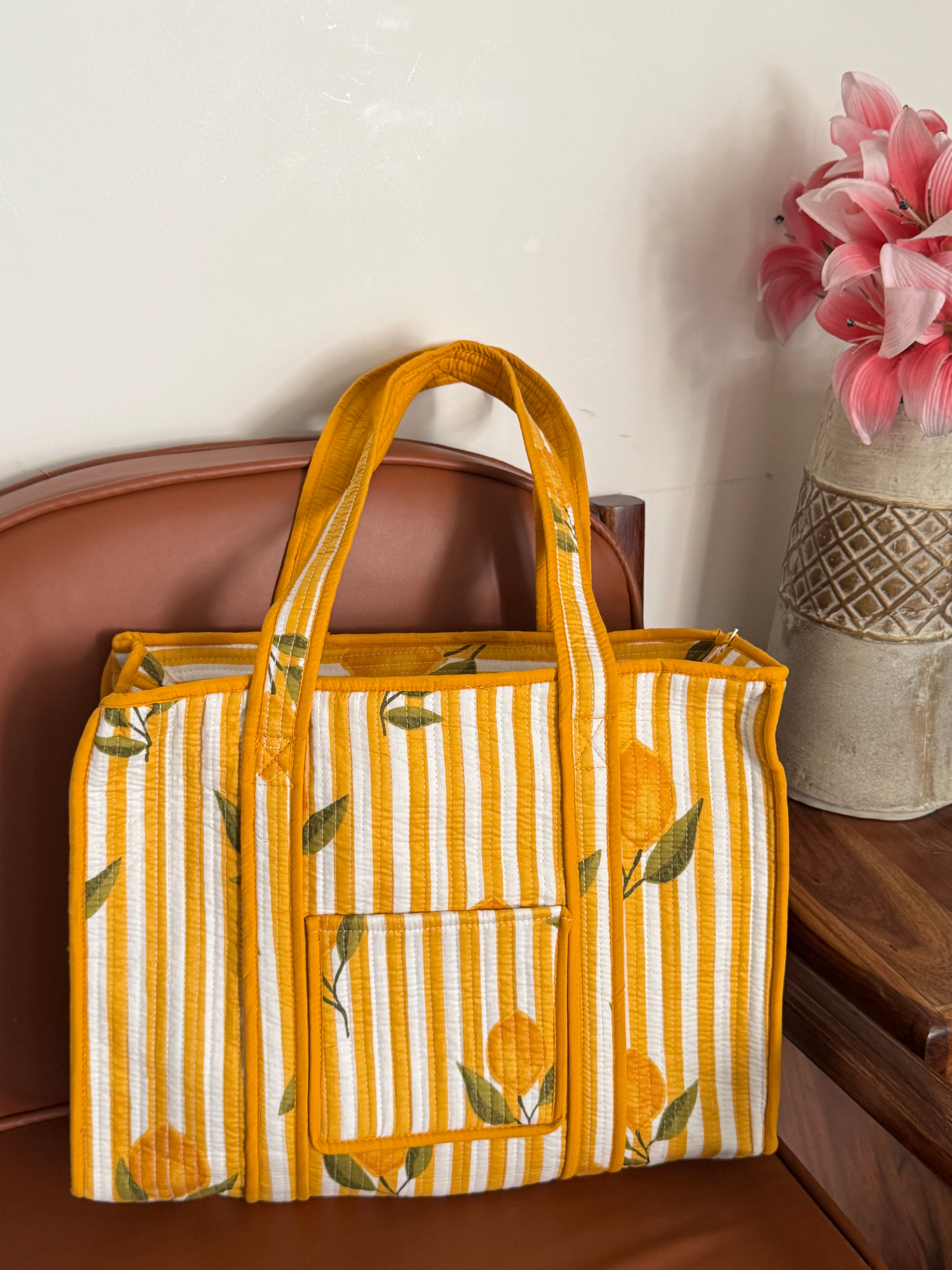 MEDIUM TOTE BAG WITH THREE POCKETS